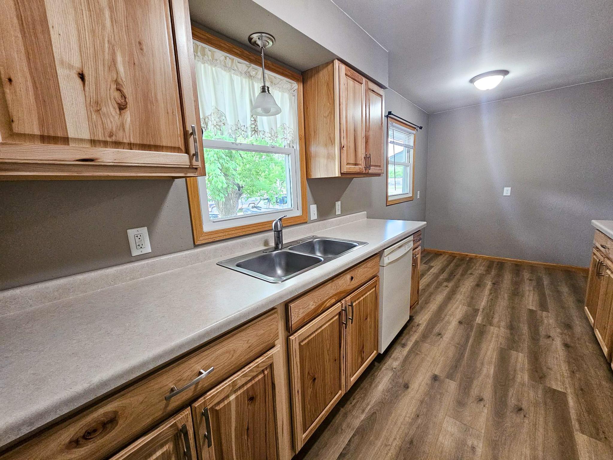 1975 single family home for sale at 252 E Nelson Avenue in Newfolden, MN — 2 bed, 1 bath (photo 6 of 20)