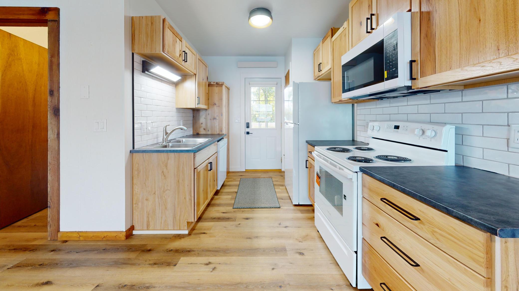 1963 single family home for sale at 27096 Little Floyd Lake Road, Unit 3 in Detroit Lakes, MN — 3 bed, 1 bath (photo 13 of 36)