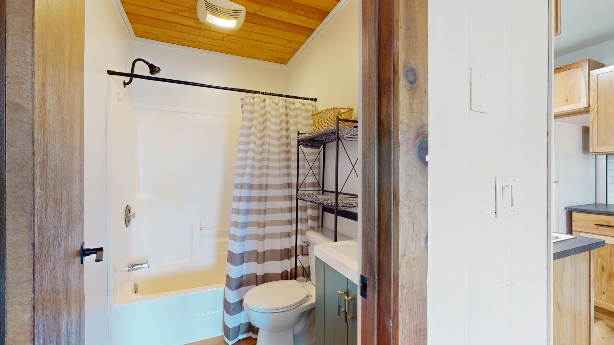 1963 single family home for sale at 27096 Little Floyd Lake Road, Unit 3 in Detroit Lakes, MN — 3 bed, 1 bath (photo 14 of 36)
