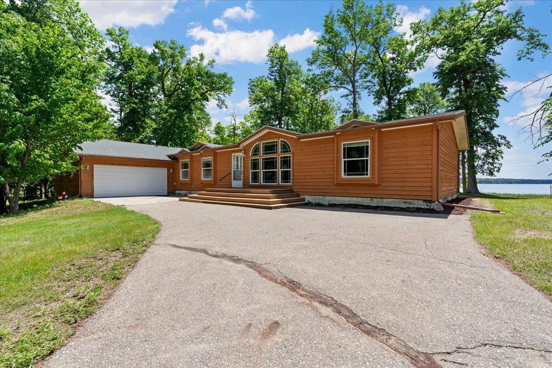 2007 single family home for sale at 21100 Fir Trail in Park Rapids, MN — 3 bed, 3 bath (photo 4 of 50)