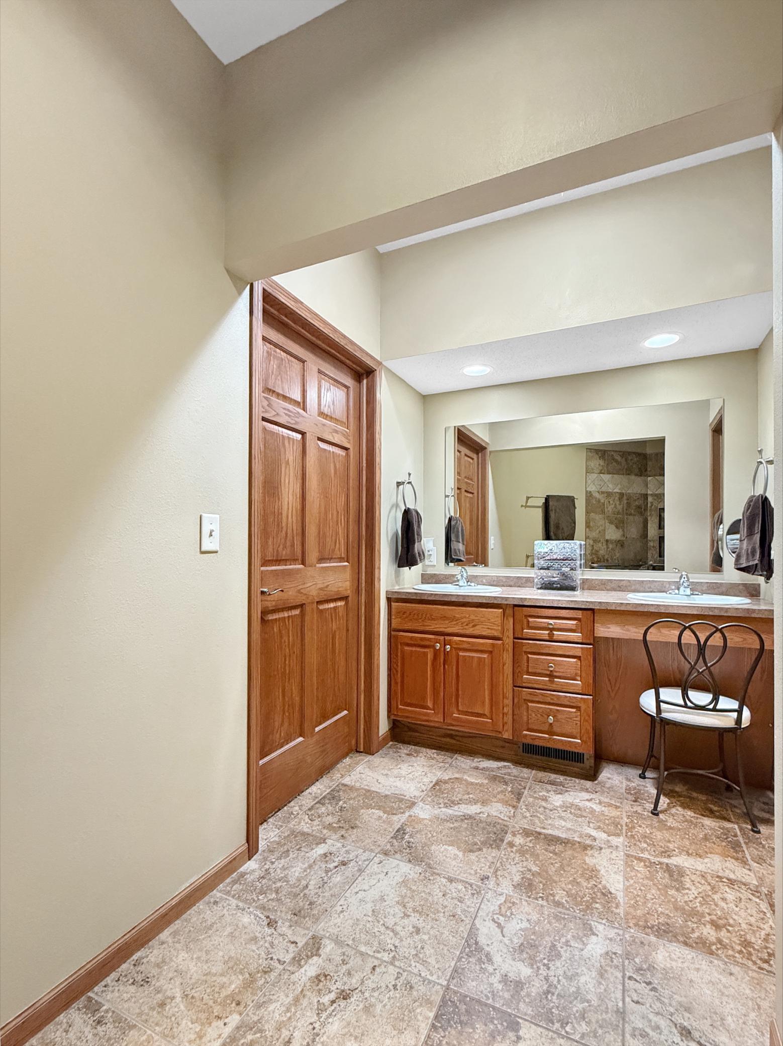 2007 townhouse for sale at 500 Shoreacres Court SW in Bemidji, MN — 3 bed, 3 bath (photo 10 of 33)