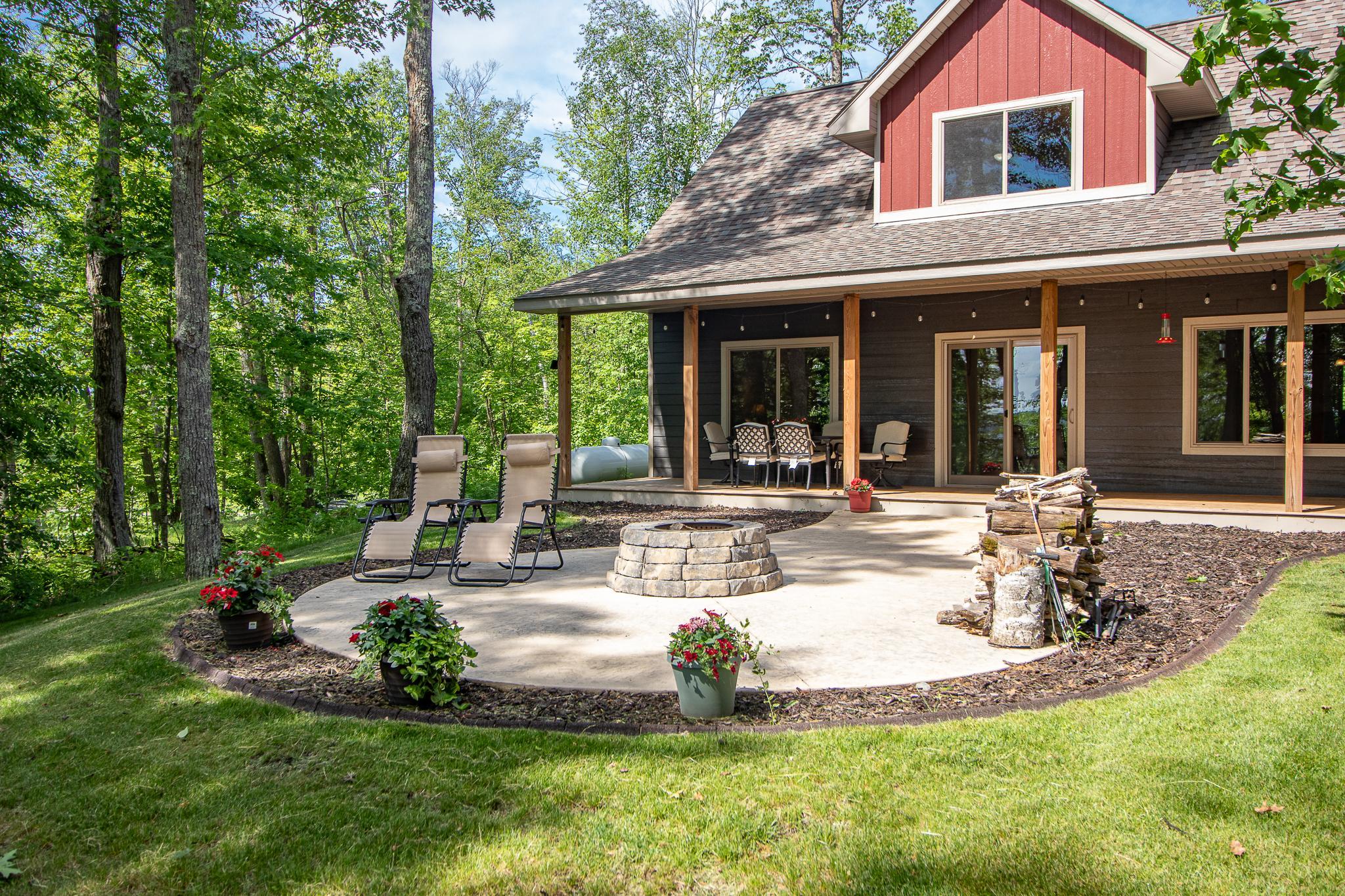 2019 single family home for sale at 22281 Shadow Point Road in Emily, MN — 5 bed, 2 bath (photo 2 of 47)