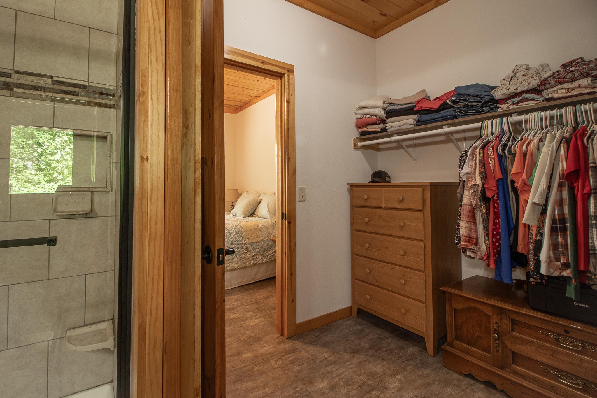 2019 single family home for sale at 22281 Shadow Point Road in Emily, MN — 5 bed, 2 bath (photo 12 of 47)