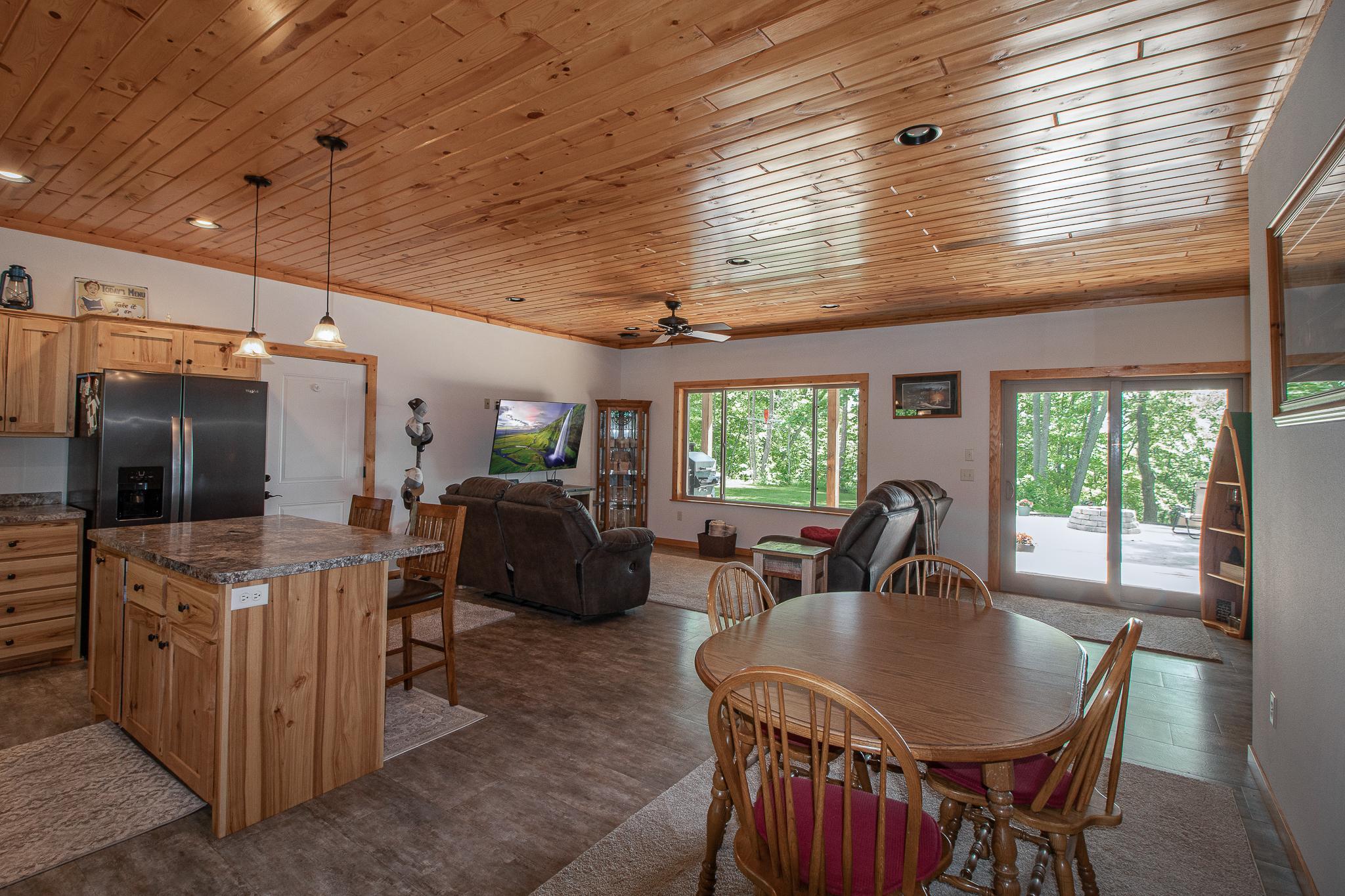2019 single family home for sale at 22281 Shadow Point Road in Emily, MN — 5 bed, 2 bath (photo 5 of 47)