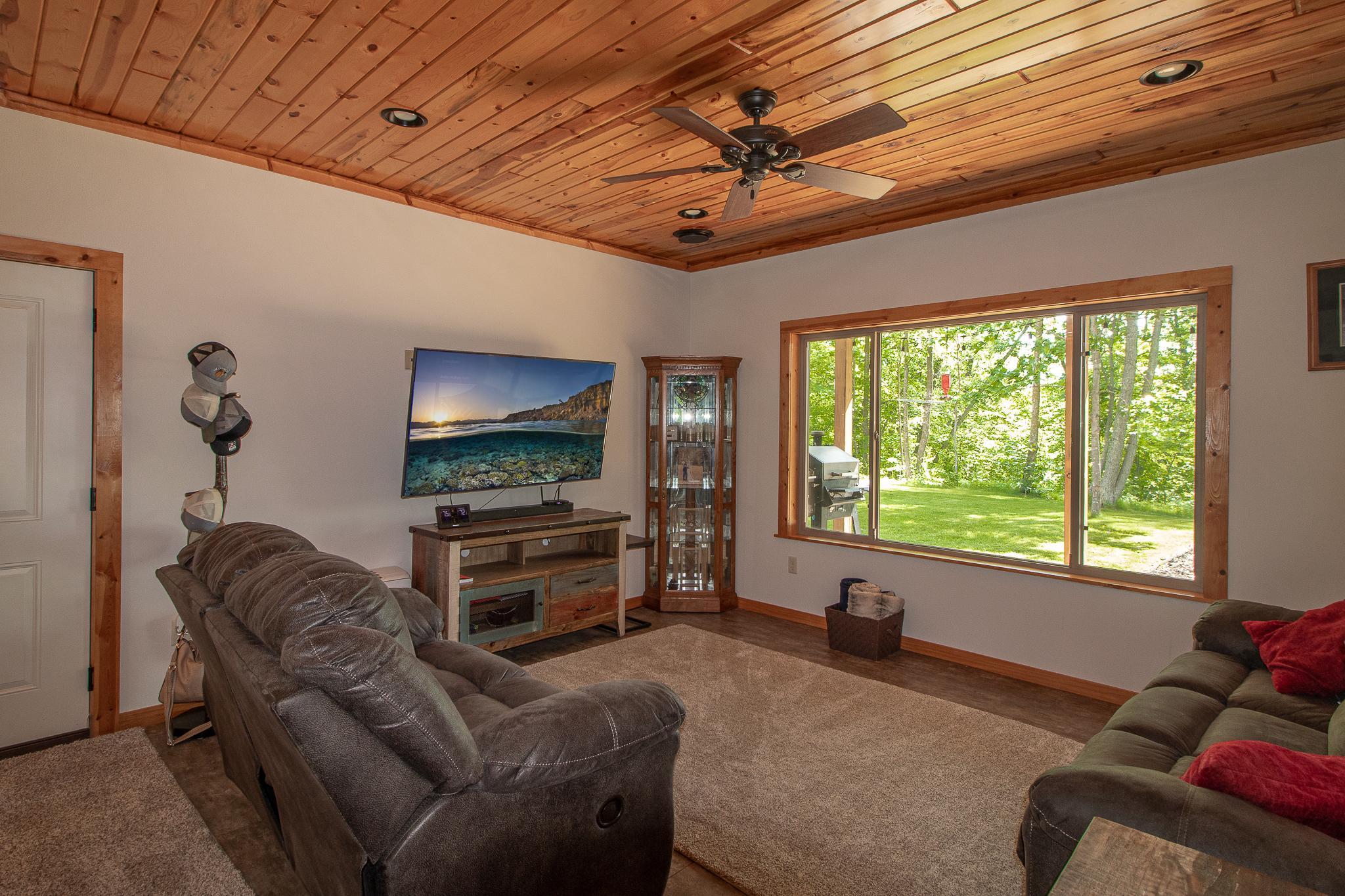 2019 single family home for sale at 22281 Shadow Point Road in Emily, MN — 5 bed, 2 bath (photo 6 of 47)