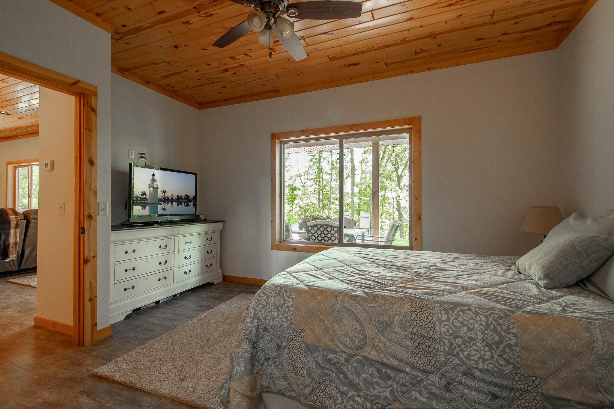 2019 single family home for sale at 22281 Shadow Point Road in Emily, MN — 5 bed, 2 bath (photo 9 of 47)
