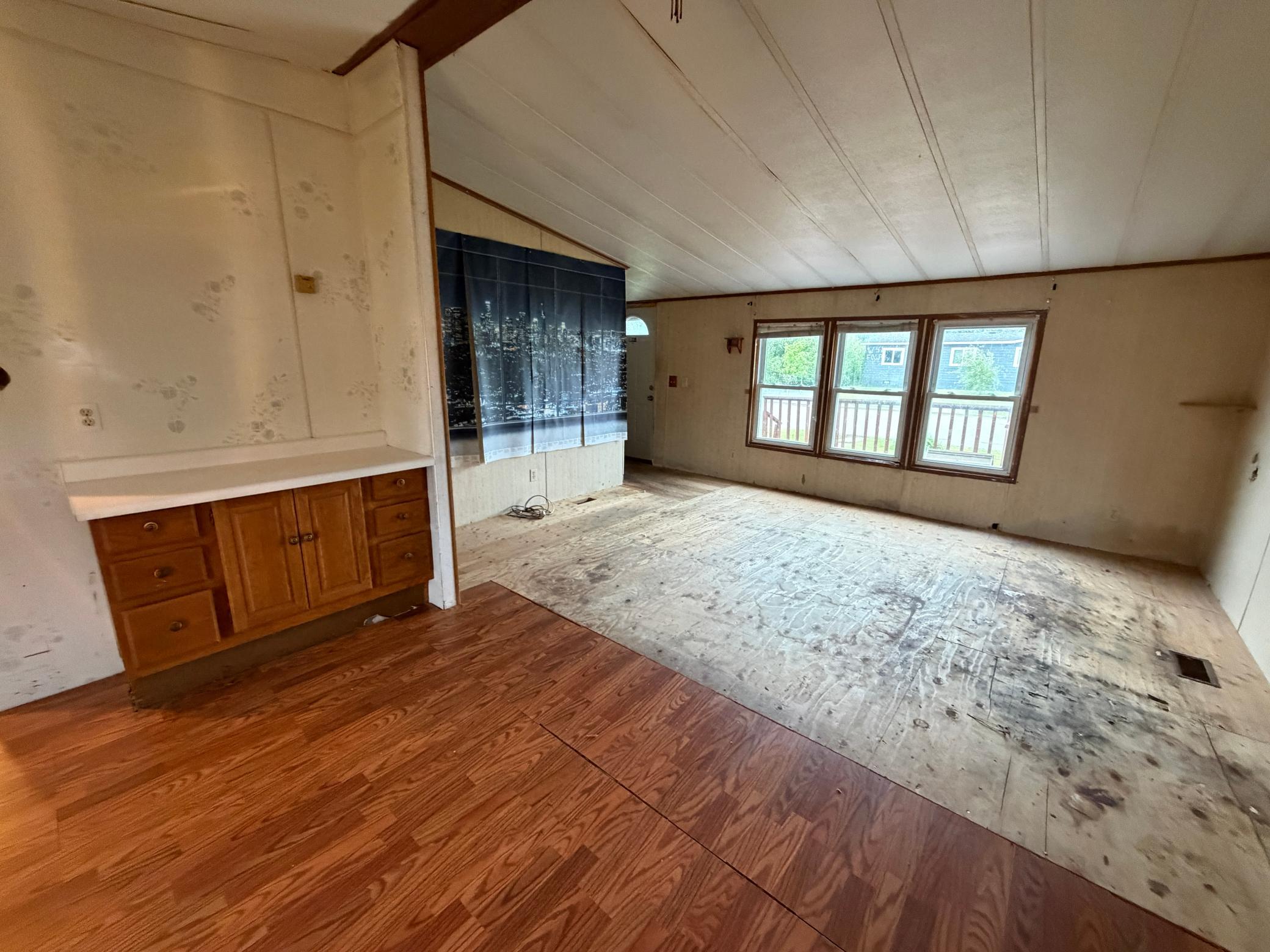205 4th Avenue SW, Roseau MN 56751 - Photo 8 of 14