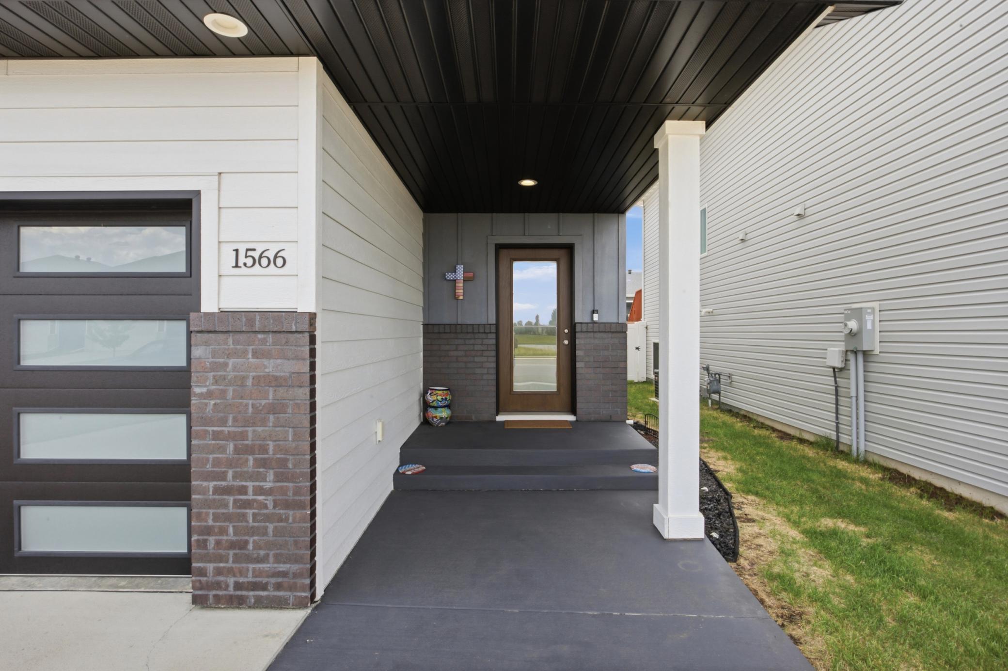 1566 66th S Avenue, Fargo ND 58104 - Photo 3 of 36