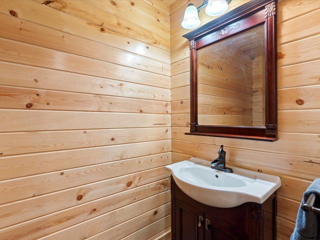 2007 single family home for sale at 1009 Bear Path Drive in Park Rapids, MN — 5 bed, 5 bath (photo 40 of 77)
