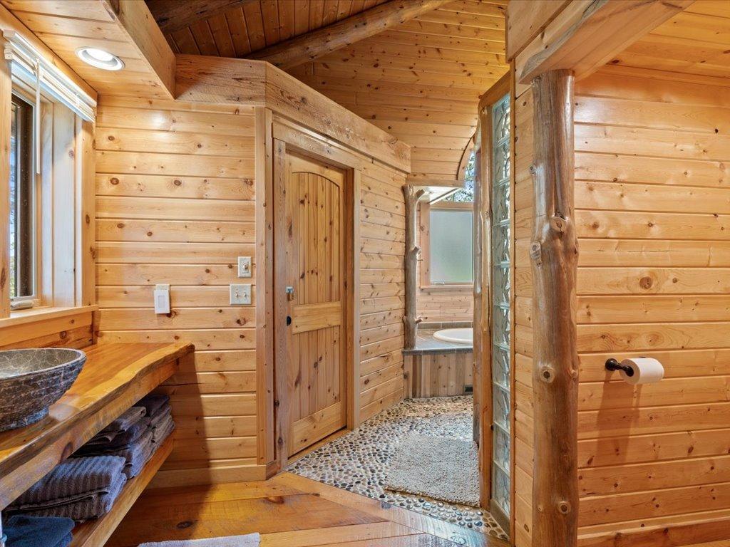 2007 single family home for sale at 1009 Bear Path Drive in Park Rapids, MN — 5 bed, 5 bath (photo 44 of 77)