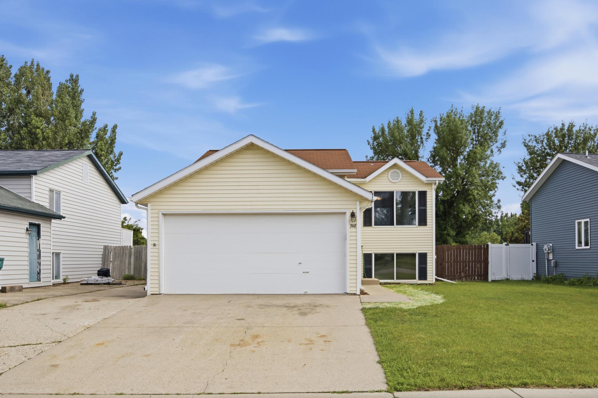 748 14th W Avenue, West Fargo ND 58078 - Photo 2 of 27