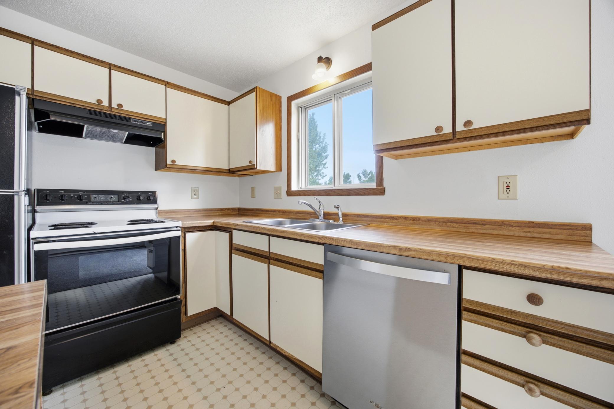748 14th W Avenue, West Fargo ND 58078 - Photo 11 of 27