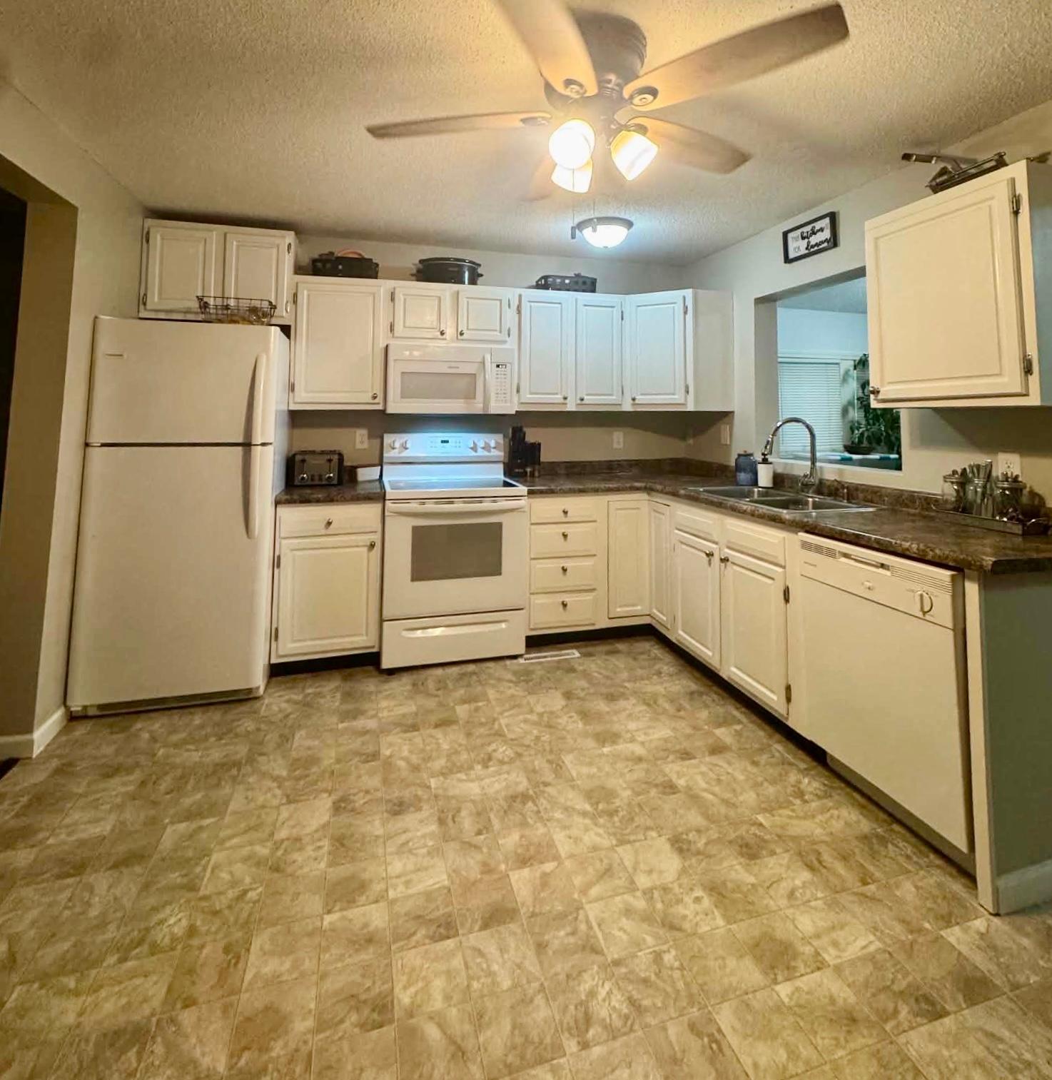 404 Elk Street NW, Warroad MN 56763 - Photo 4 of 28