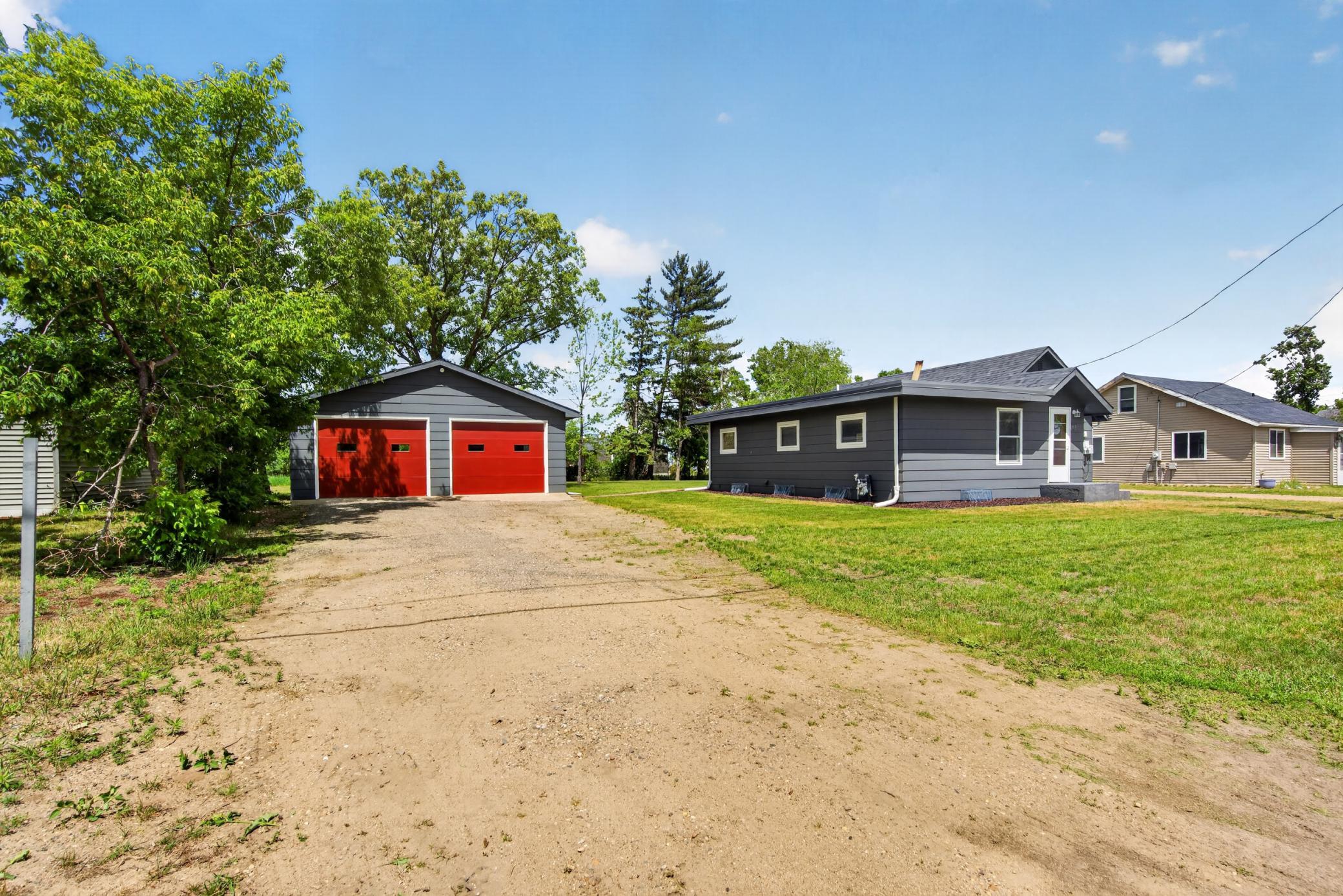 1946 single family home for sale at 213 Roosevelt Road SW in Bemidji, MN — 3 bed, 1 bath (photo 2 of 20)