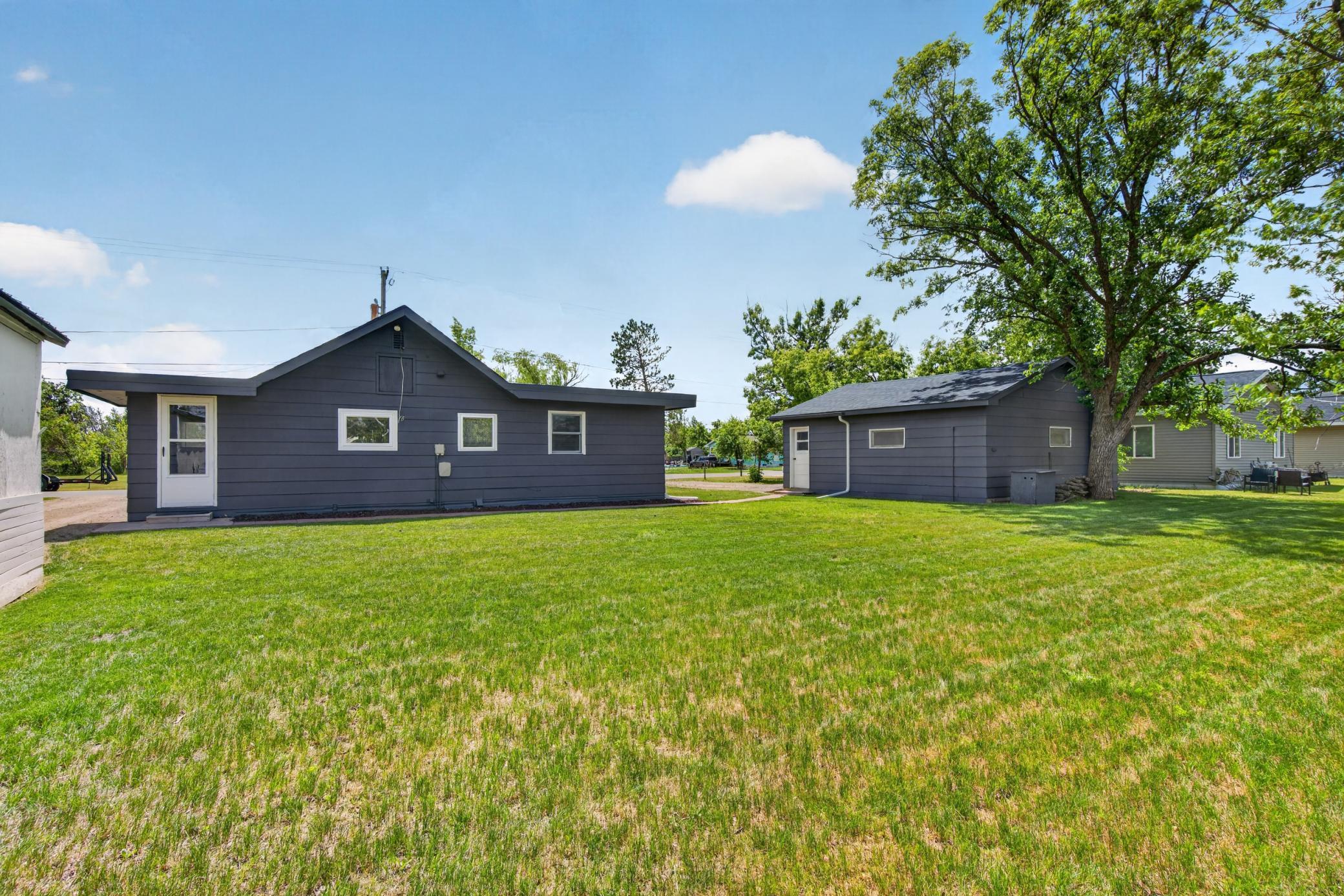 1946 single family home for sale at 213 Roosevelt Road SW in Bemidji, MN — 3 bed, 1 bath (photo 4 of 20)