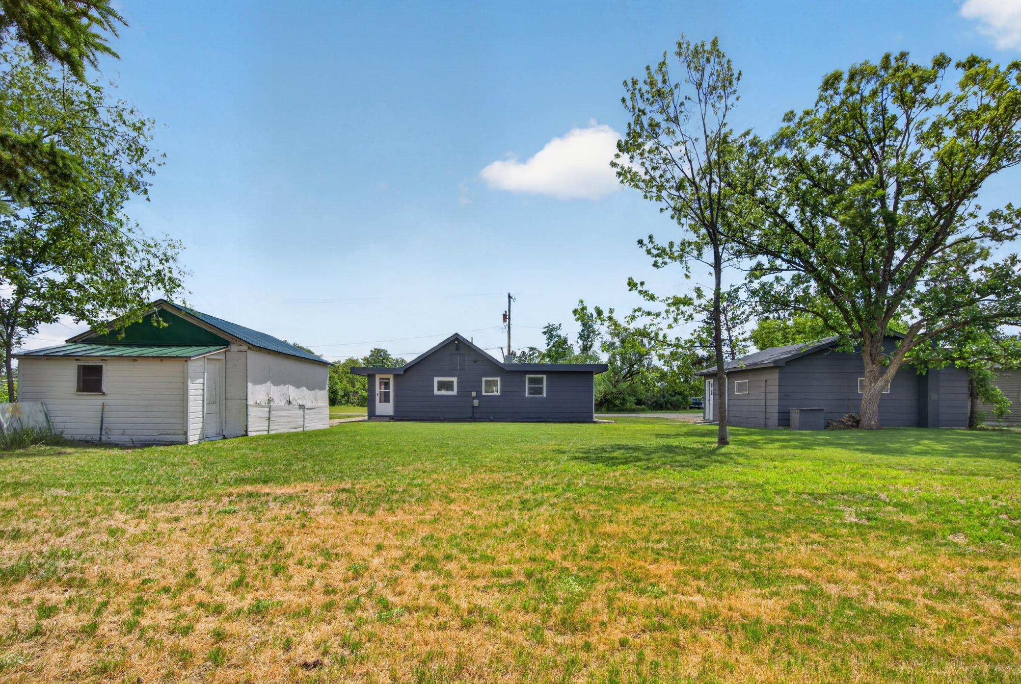 1946 single family home for sale at 213 Roosevelt Road SW in Bemidji, MN — 3 bed, 1 bath (photo 5 of 20)