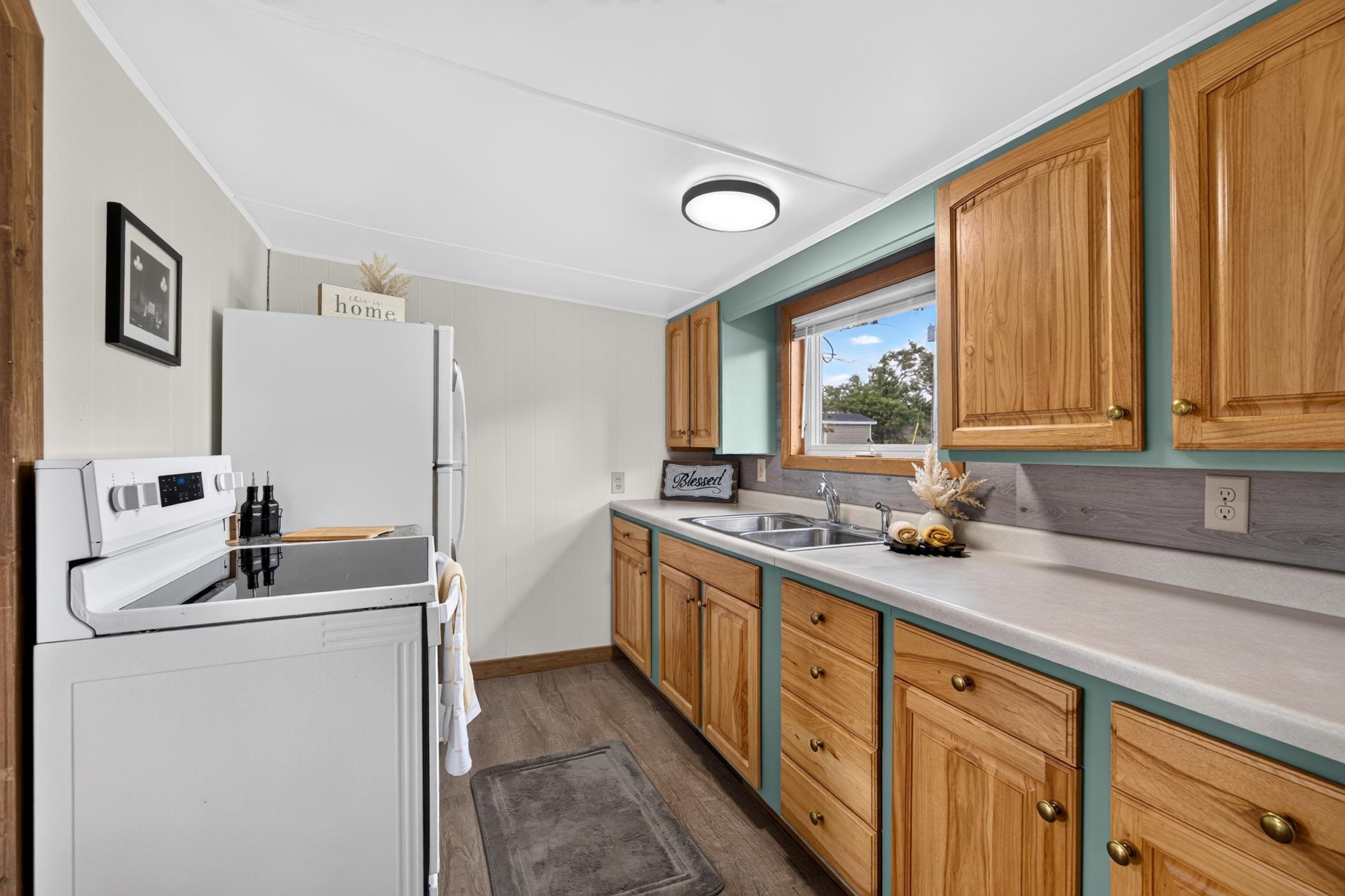 1946 single family home for sale at 213 Roosevelt Road SW in Bemidji, MN — 3 bed, 1 bath (photo 8 of 20)