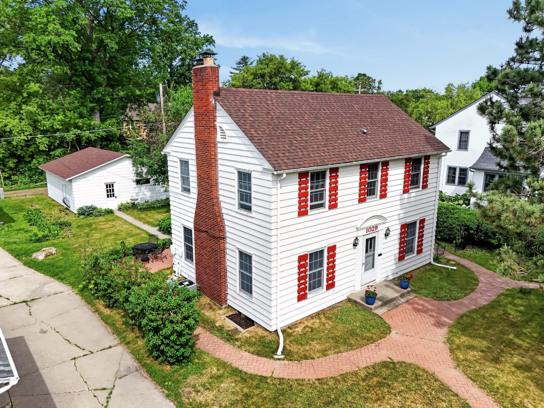 1939 single family home for sale at 1029 NW 1st Avenue in Grand Rapids, MN — 4 bed, 3 bath (photo 2 of 46)