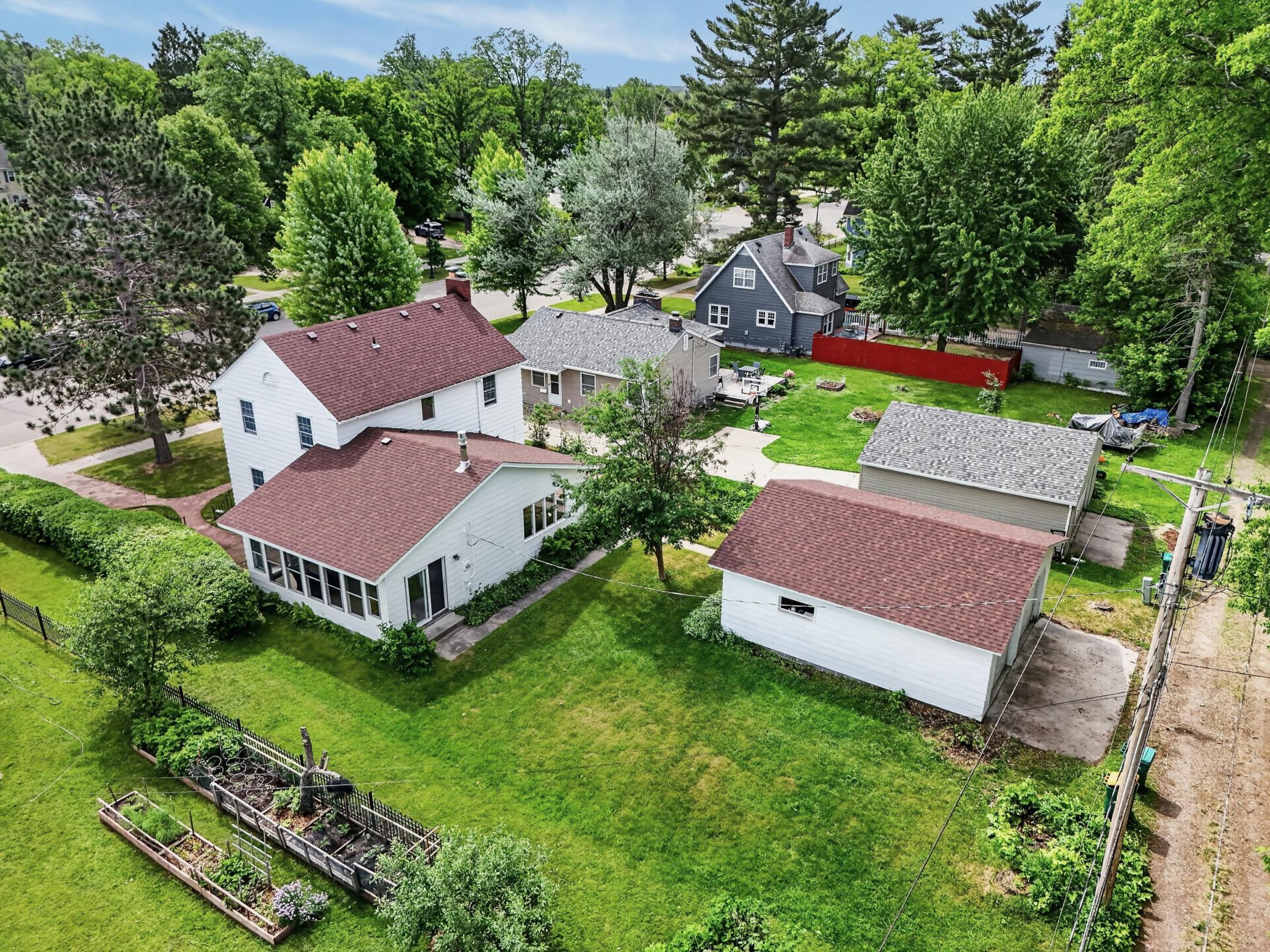 1939 single family home for sale at 1029 NW 1st Avenue in Grand Rapids, MN — 4 bed, 3 bath (photo 3 of 46)