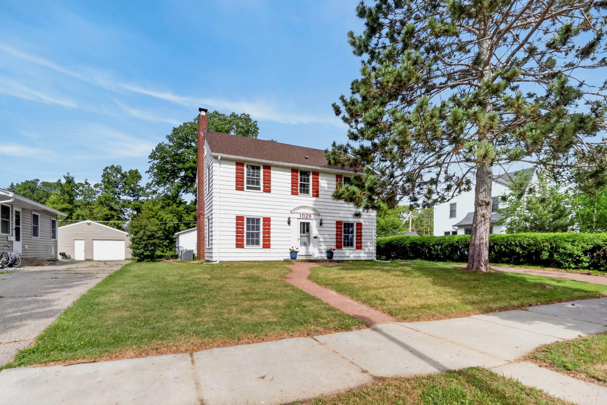 1939 single family home for sale at 1029 NW 1st Avenue in Grand Rapids, MN — 4 bed, 3 bath (photo 44 of 46)