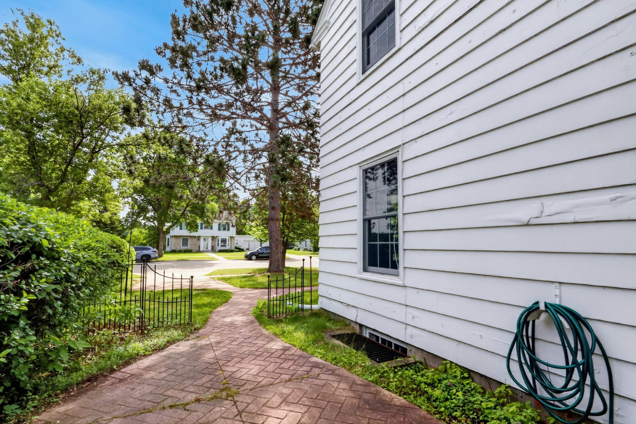 1939 single family home for sale at 1029 NW 1st Avenue in Grand Rapids, MN — 4 bed, 3 bath (photo 6 of 46)