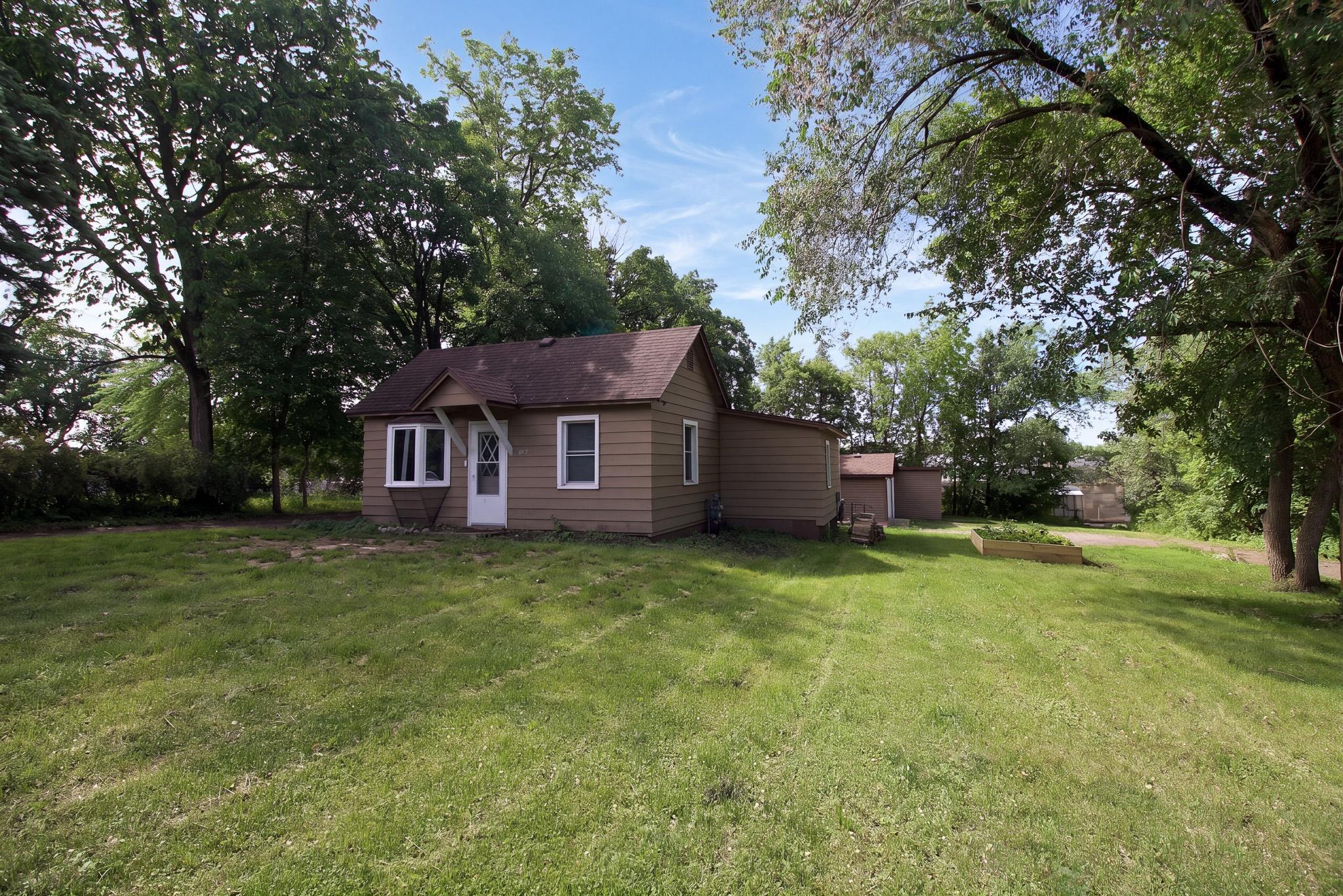 829 Willow W Street, Detroit Lakes MN 56501 - Photo 2 of 31