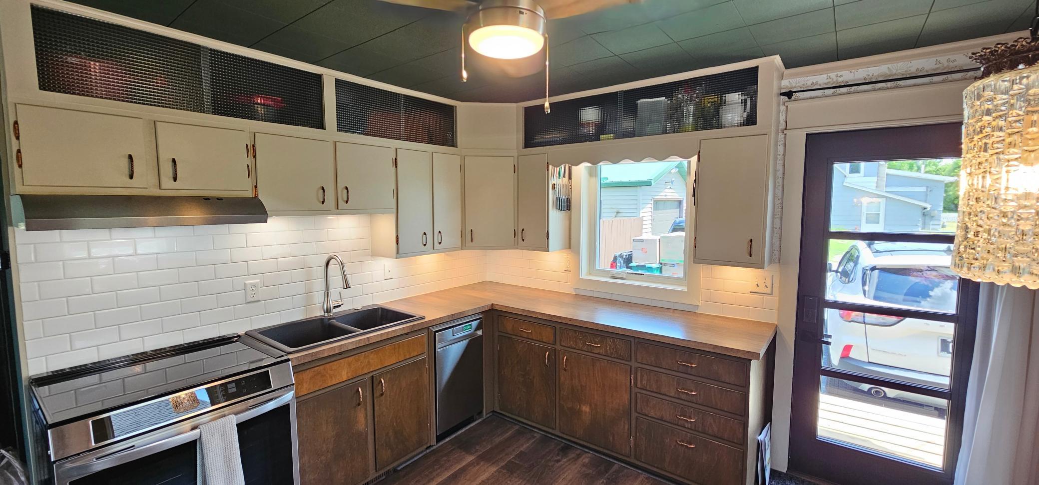 1970 single family home for sale at 1108 Irvine Avenue NW in Bemidji, MN — 3 bed, 2 bath (photo 5 of 52)