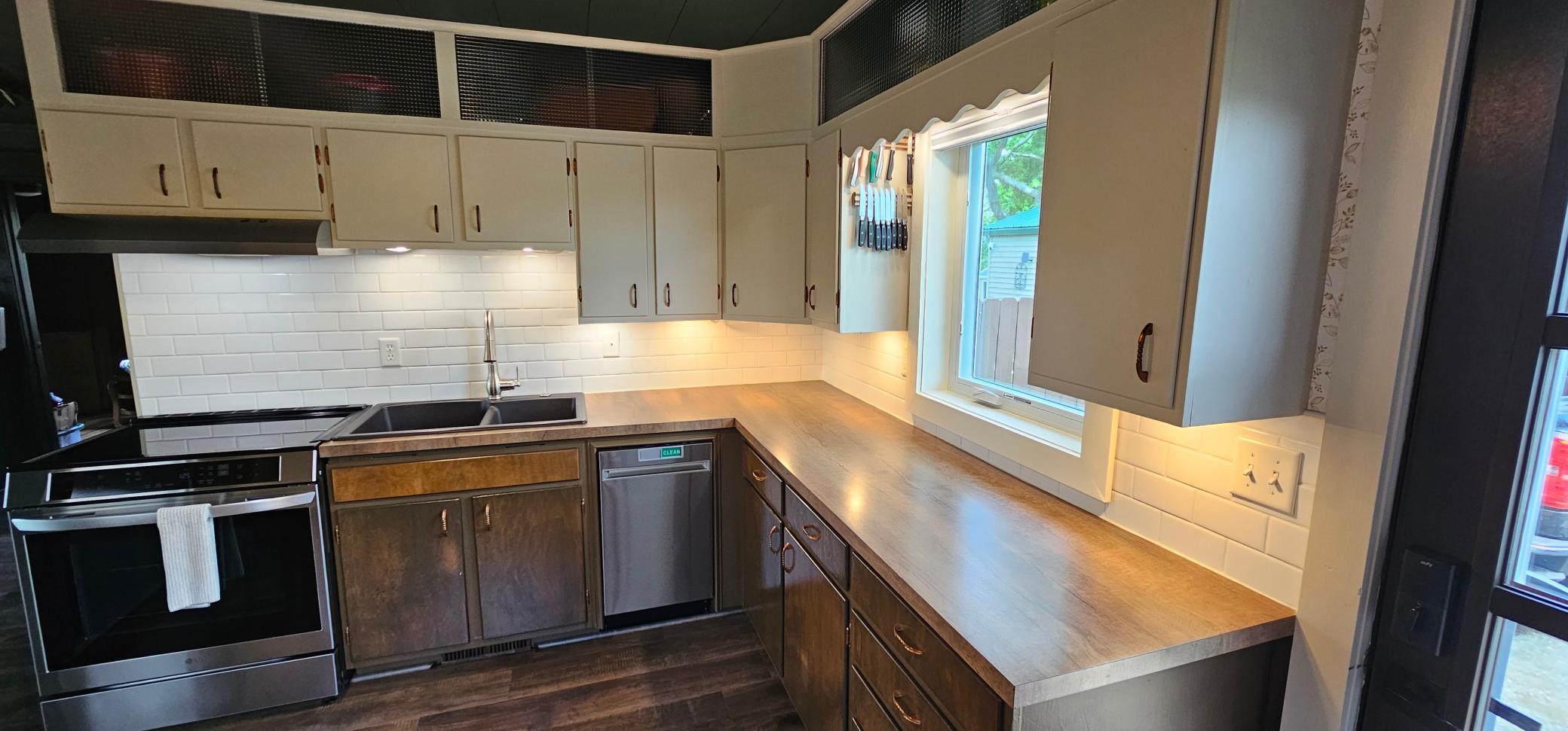1970 single family home for sale at 1108 Irvine Avenue NW in Bemidji, MN — 3 bed, 2 bath (photo 6 of 52)