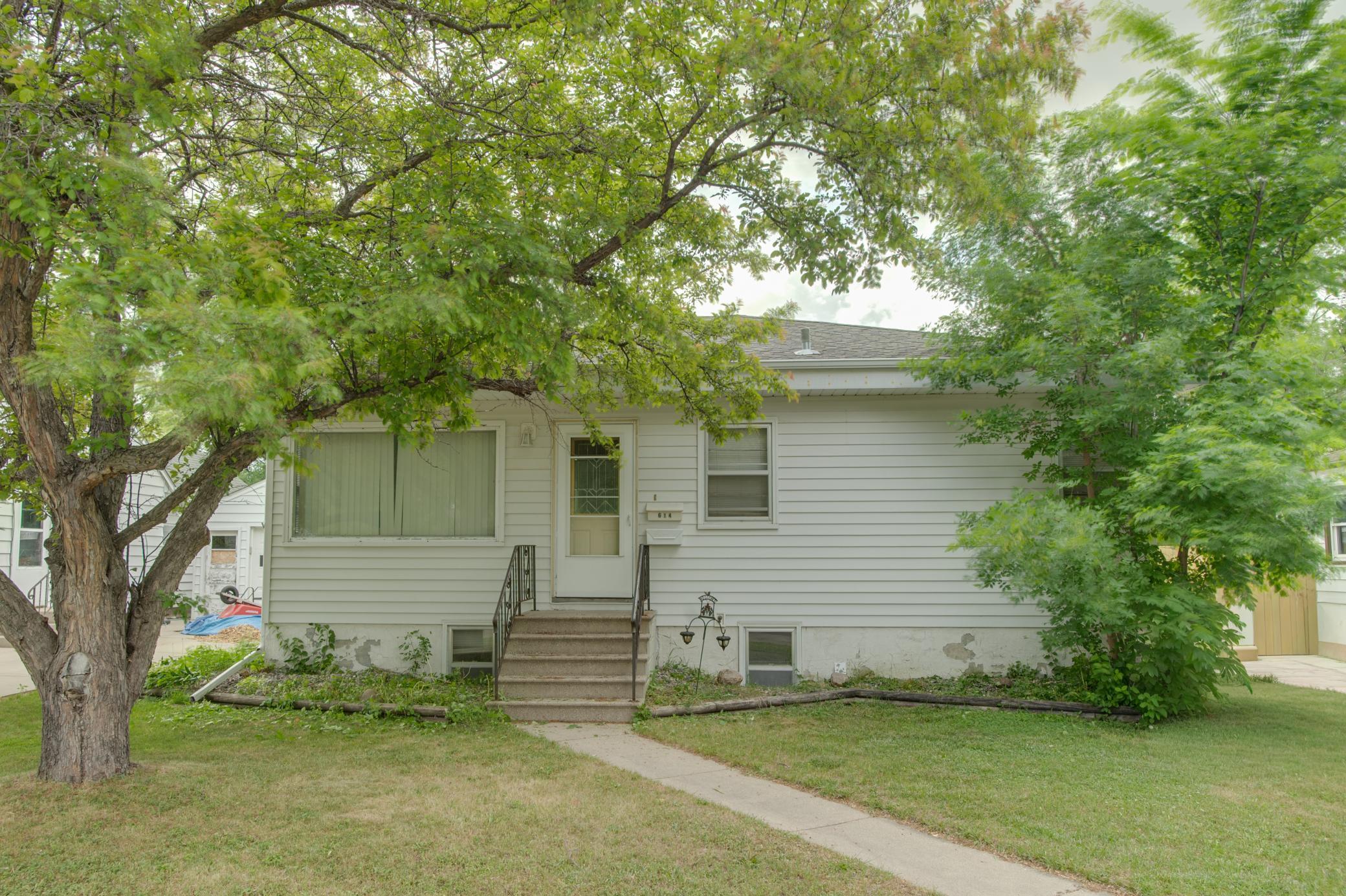 614 16th Street N, Moorhead MN 56560 - Photo 2 of 49