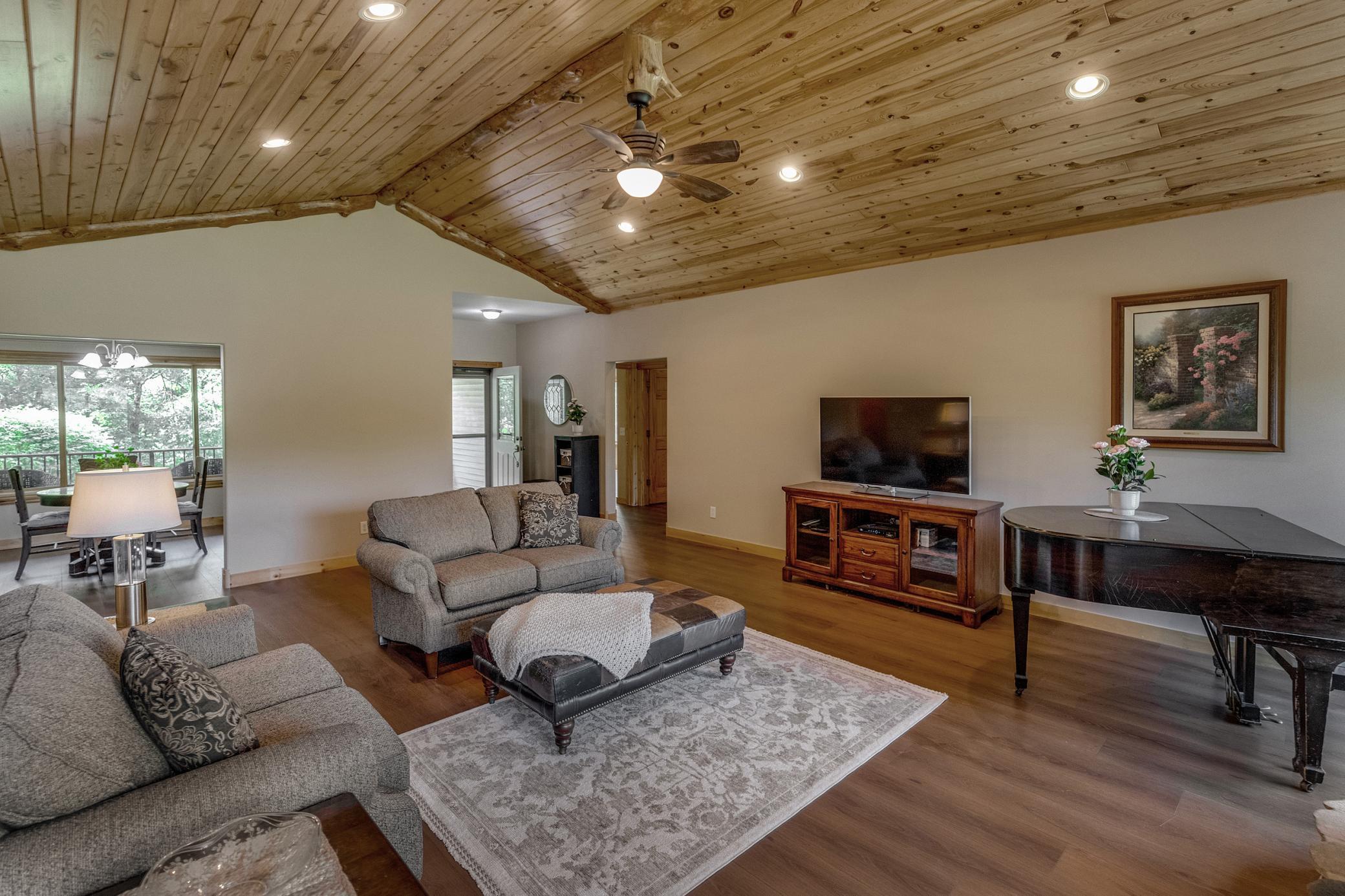 2005 single family home for sale at 5698 Kander Court in Nisswa, MN — 5 bed, 4 bath (photo 12 of 59)