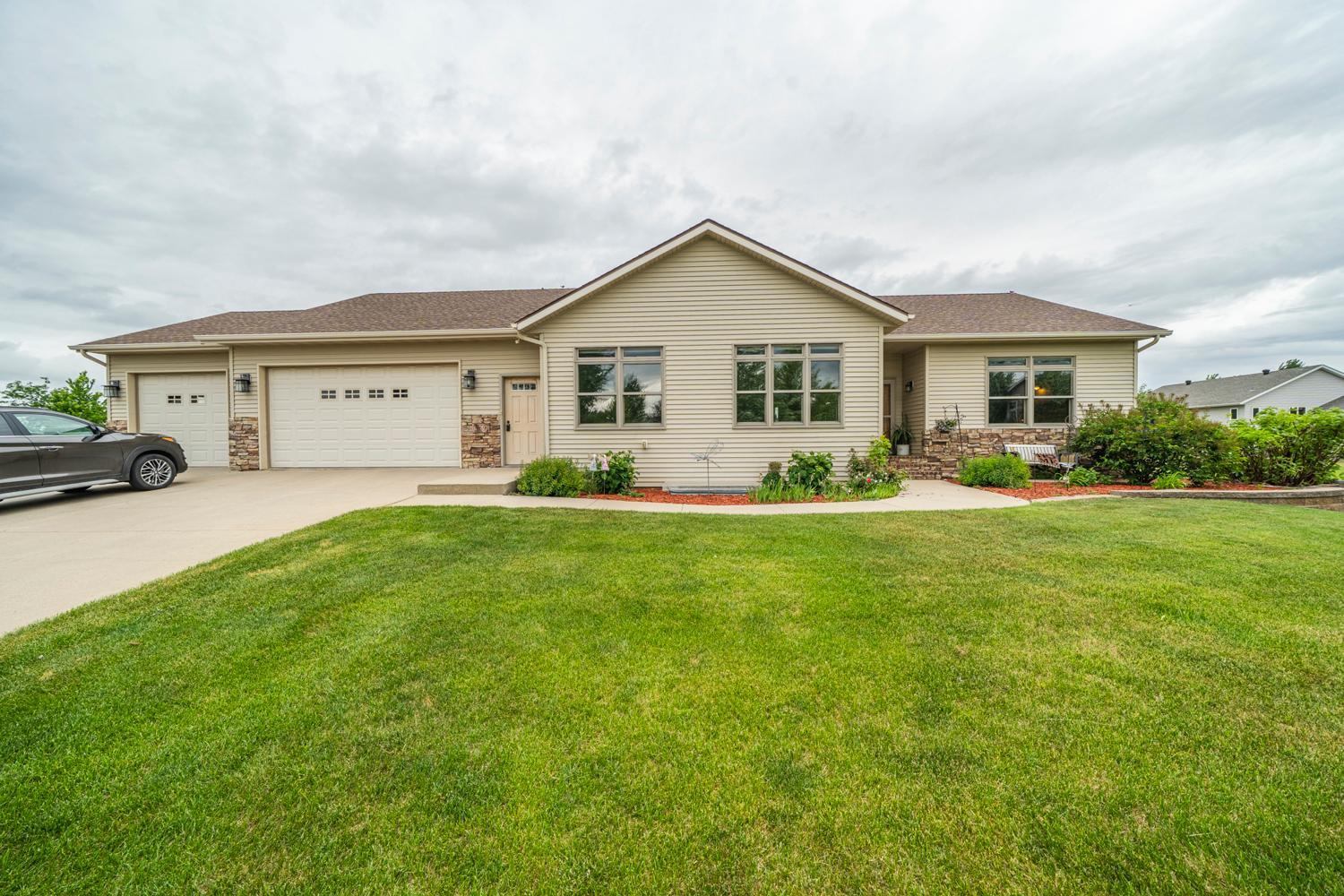 969 32nd Street S, Moorhead MN 56560 - Photo 2 of 46