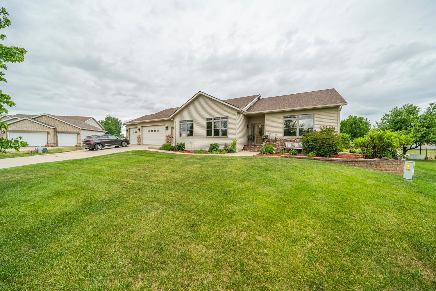 969 32nd Street S, Moorhead MN 56560 - Photo 4 of 46