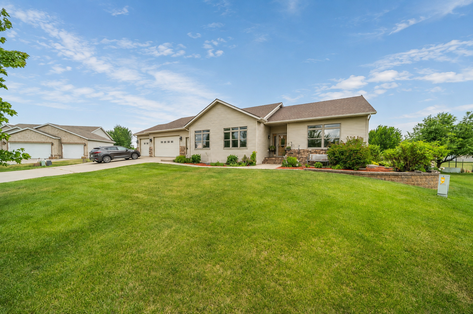2004 single family home for sale at 969 32nd Street S in Moorhead, MN — 5 bed, 3 bath