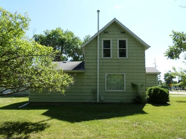 201 Greenwood Street E, Thief River Falls MN 56701 - Photo 2 of 32