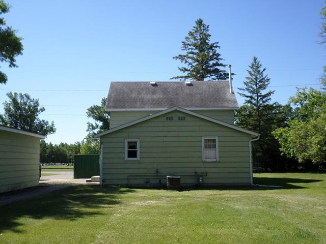 201 Greenwood Street E, Thief River Falls MN 56701 - Photo 3 of 32