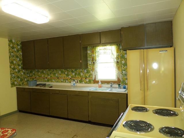 201 Greenwood Street E, Thief River Falls MN 56701 - Photo 4 of 32
