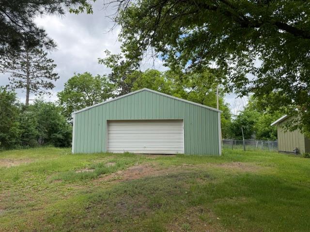 1977 single family home for sale at 407 Lake Avenue in Park Rapids, MN — 4 bed, 2 bath (photo 2 of 27)