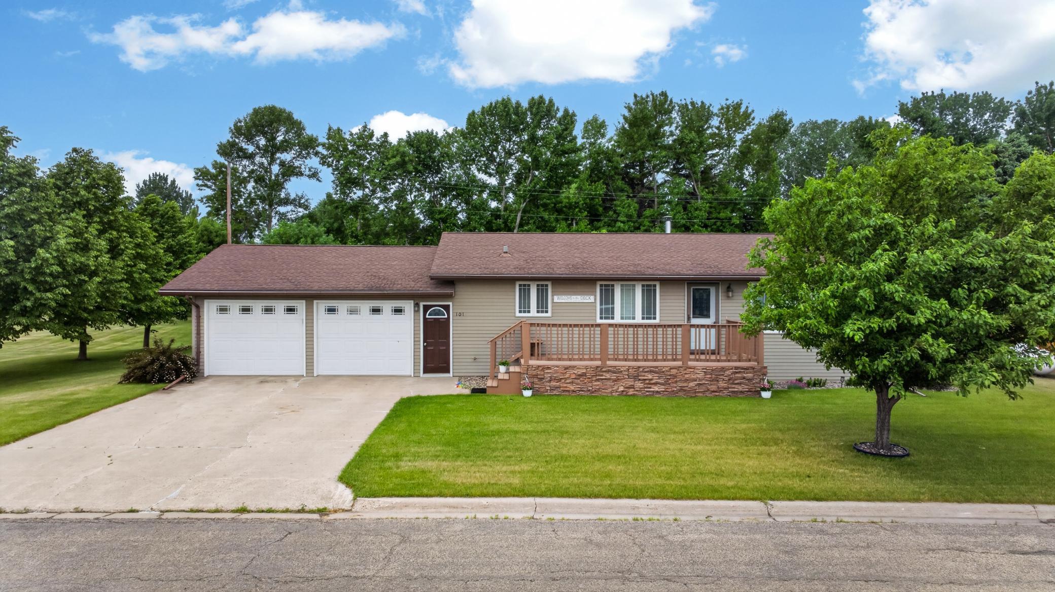 1980 single family home for sale at 101 Grant Street in Finley, ND — 3 bed, 2 bath