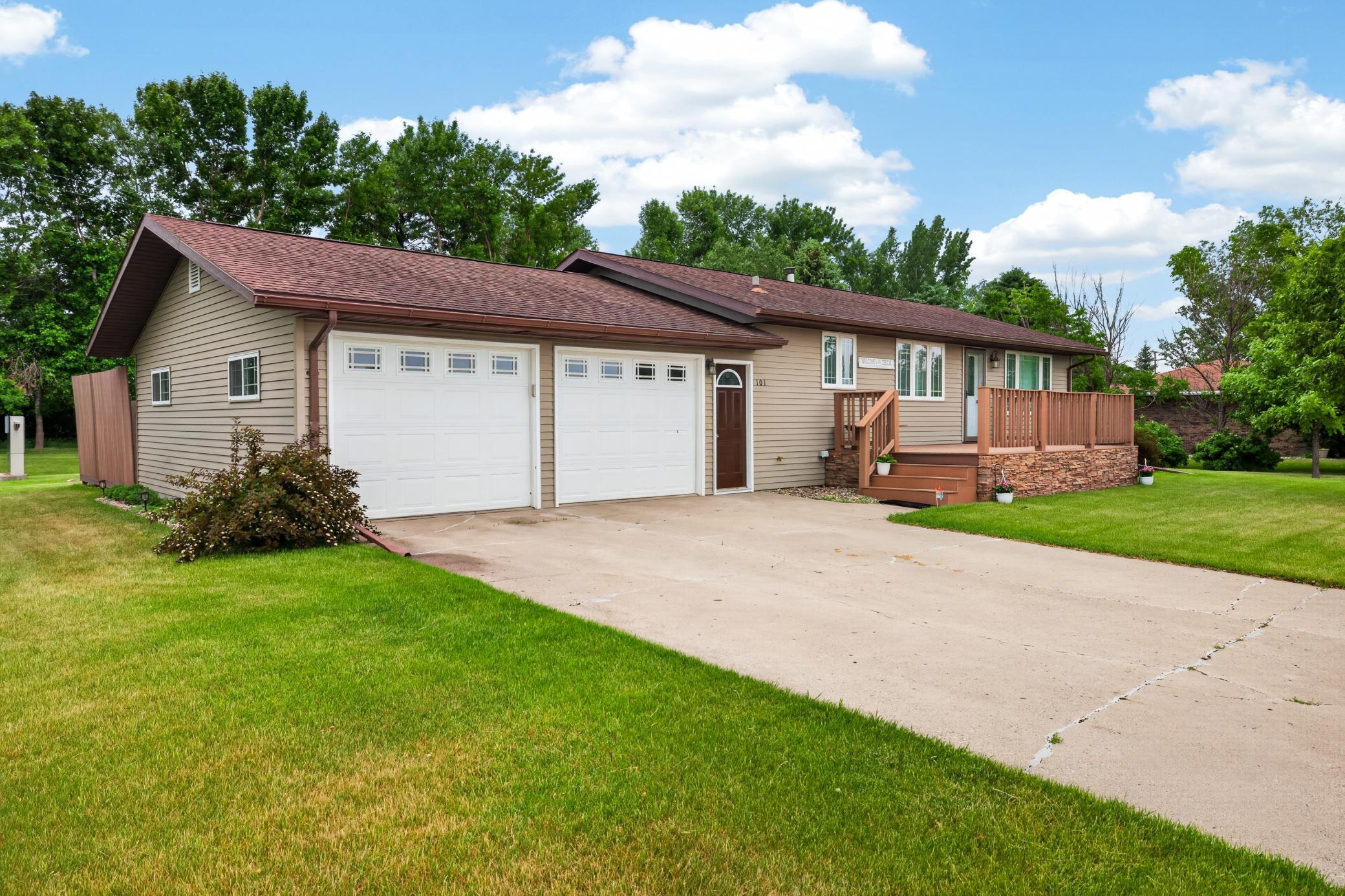 1980 single family home for sale at 101 Grant Street in Finley, ND — 3 bed, 2 bath (photo 12 of 36)