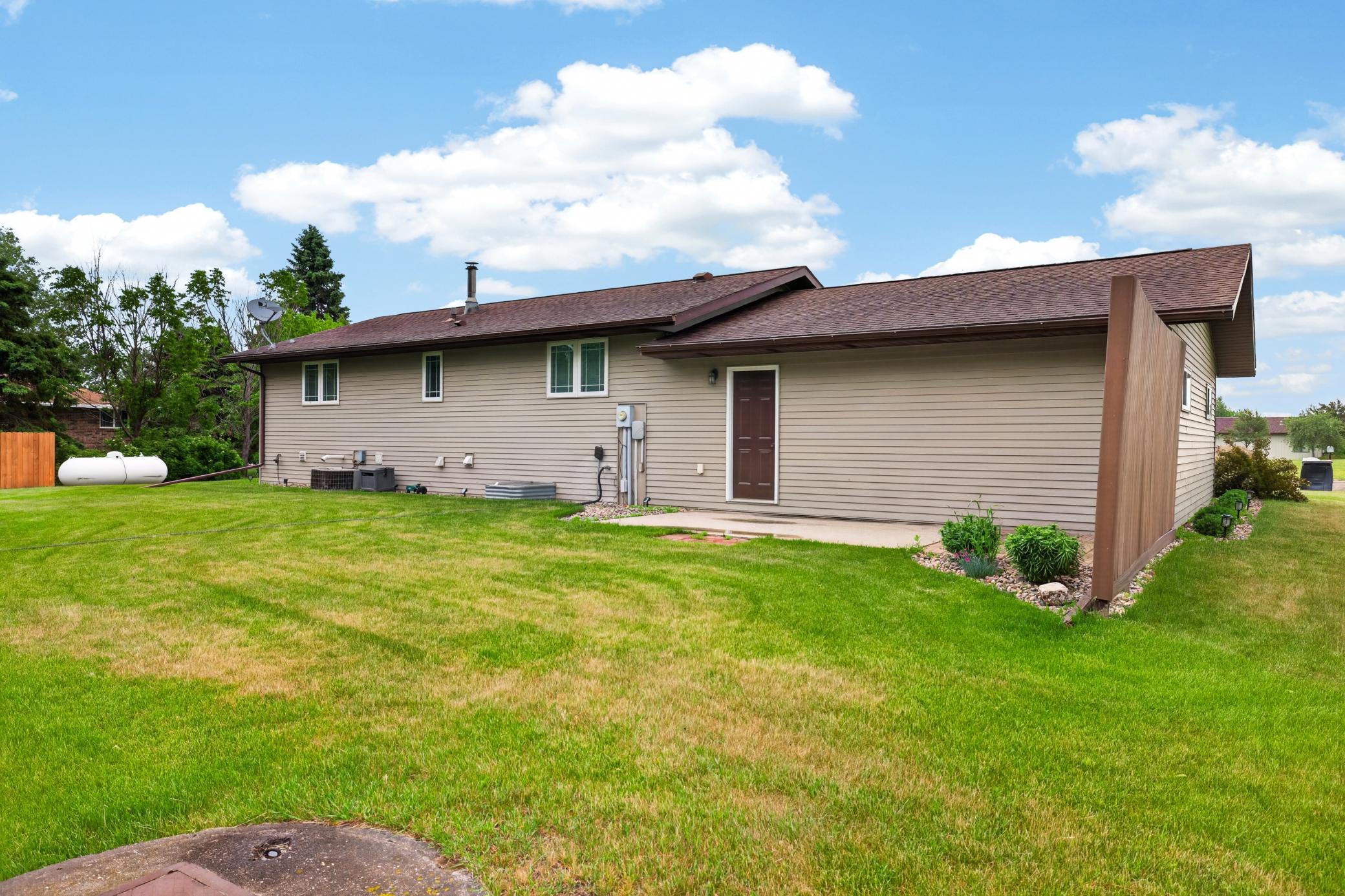 1980 single family home for sale at 101 Grant Street in Finley, ND — 3 bed, 2 bath (photo 13 of 36)