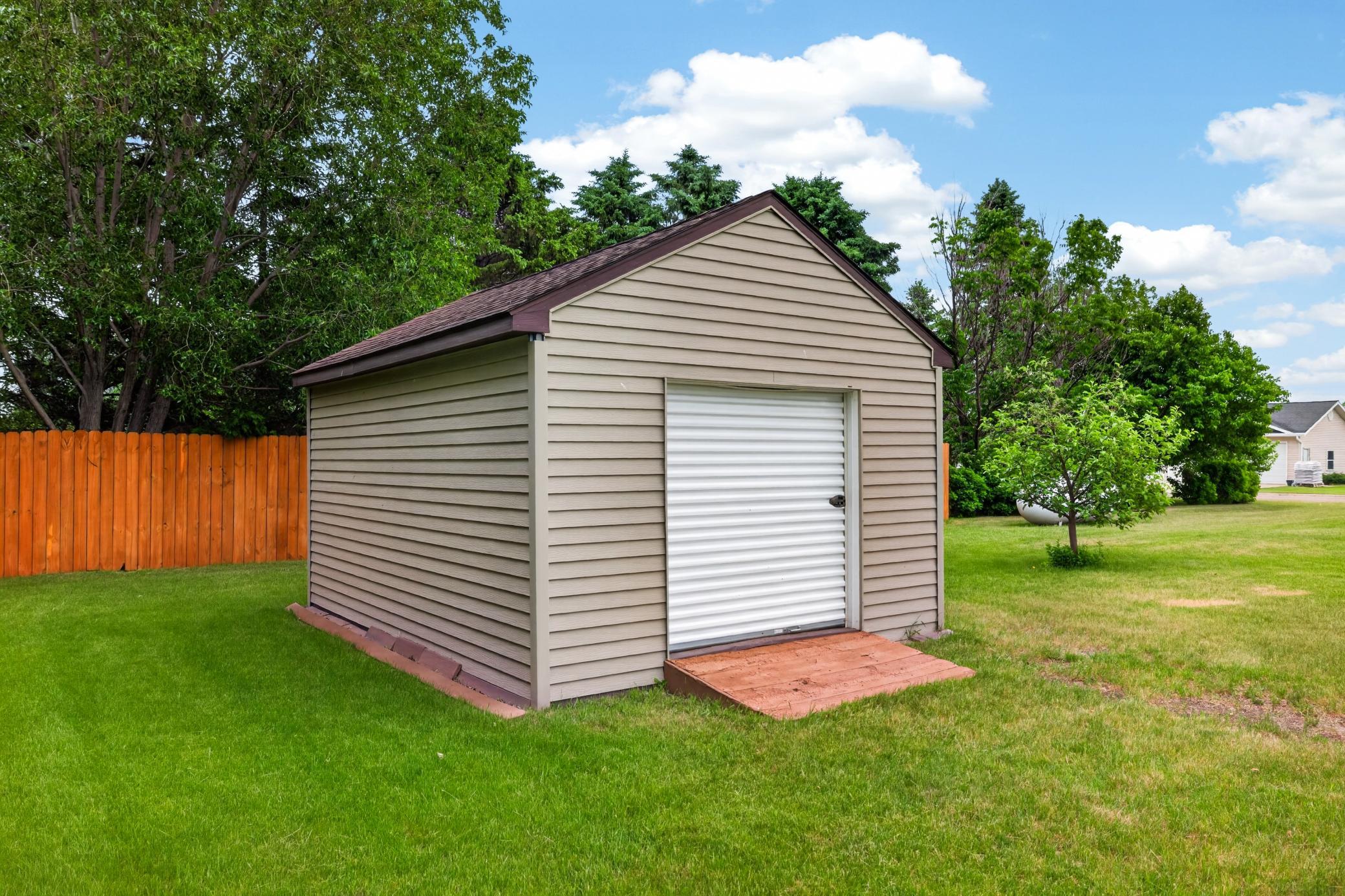 1980 single family home for sale at 101 Grant Street in Finley, ND — 3 bed, 2 bath (photo 15 of 36)