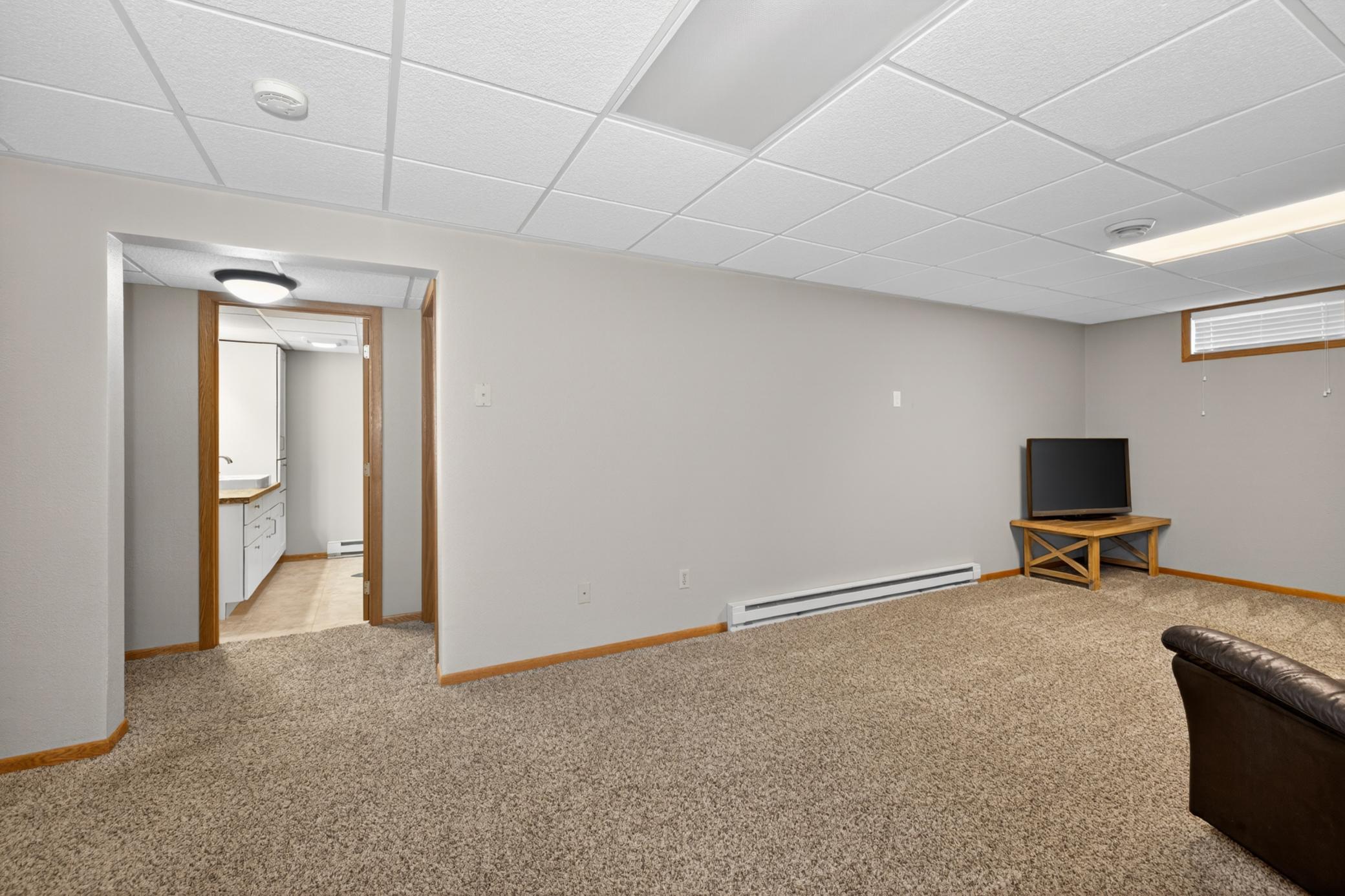 1980 single family home for sale at 101 Grant Street in Finley, ND — 3 bed, 2 bath (photo 21 of 36)