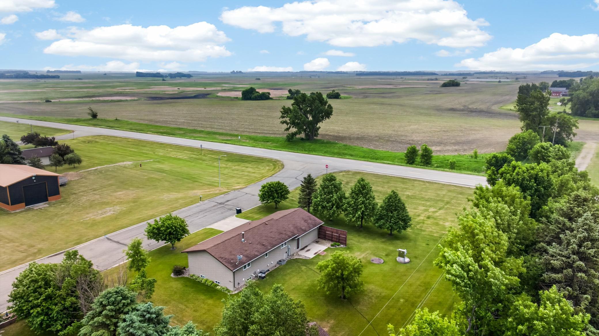 1980 single family home for sale at 101 Grant Street in Finley, ND — 3 bed, 2 bath (photo 4 of 36)