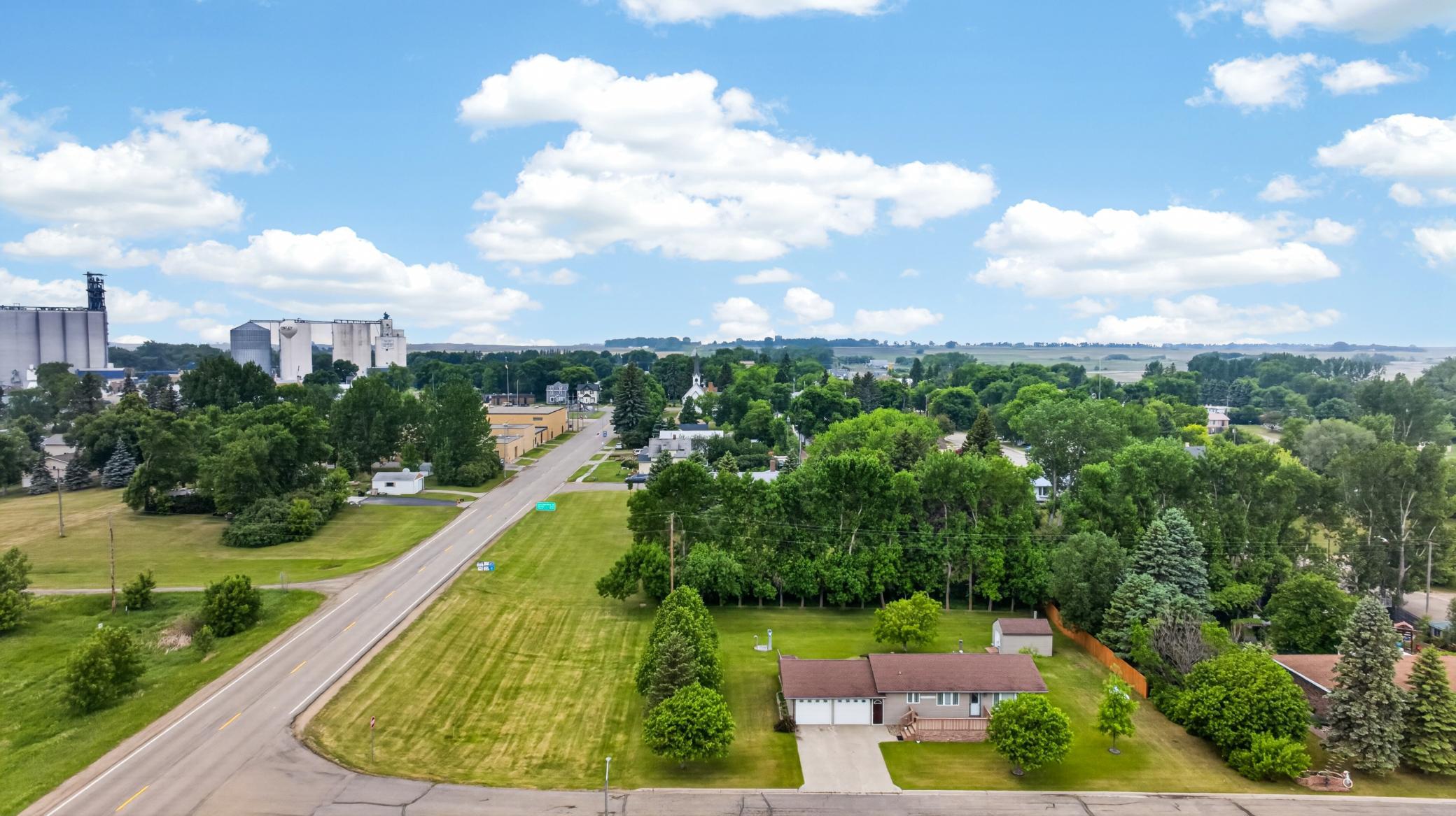 1980 single family home for sale at 101 Grant Street in Finley, ND — 3 bed, 2 bath (photo 10 of 36)