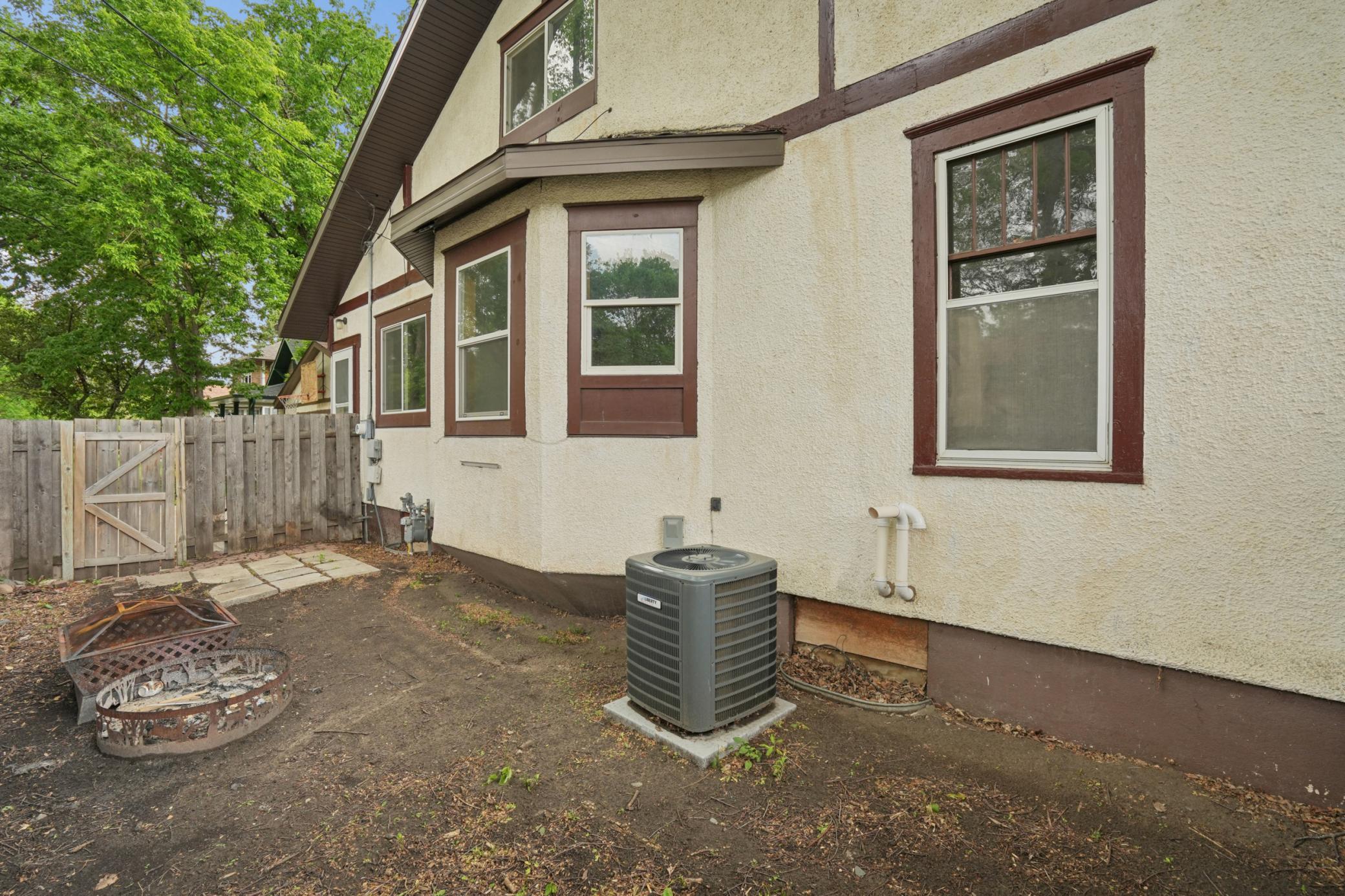 223 11th Avenue N, Fargo ND 58102 - Photo 4 of 28