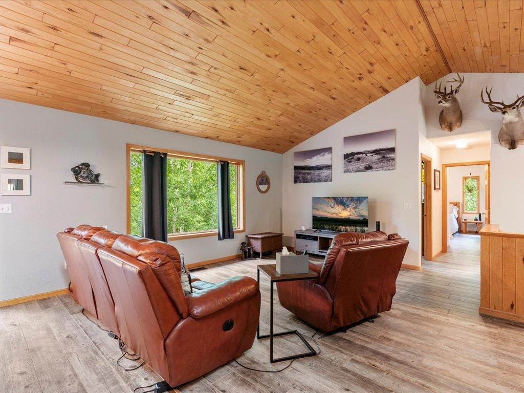 1995 single family home for sale at 8343 Timber Lane in Nisswa, MN — 3 bed, 3 bath (photo 3 of 48)