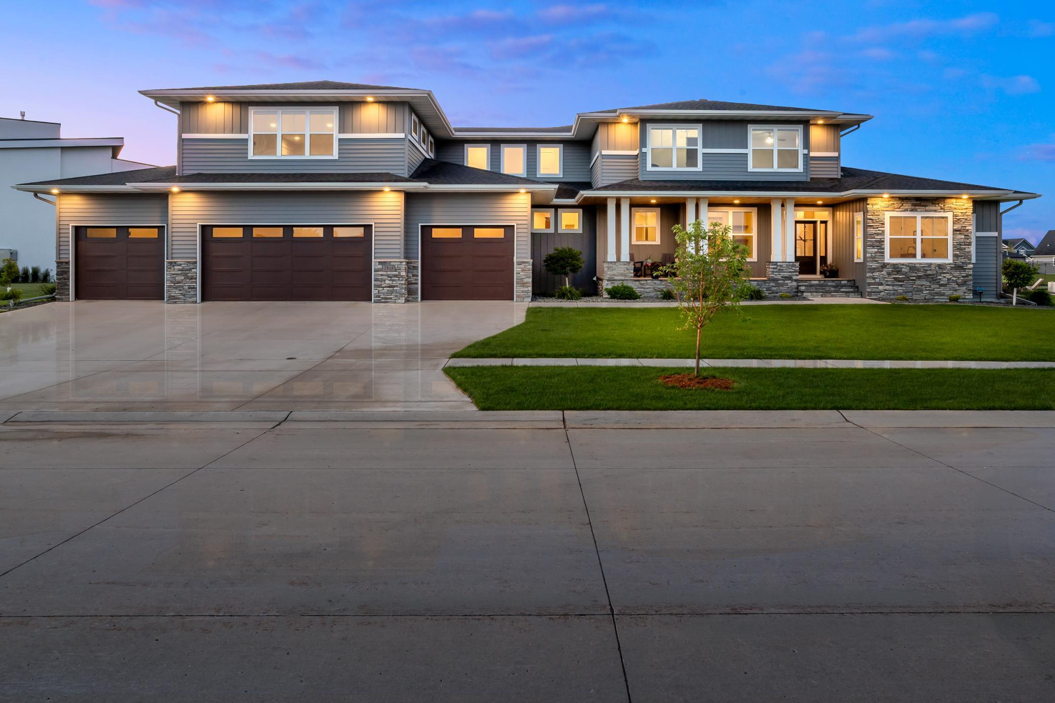 2021 single family home for sale at 2815 Rivers Bend Drive E in West Fargo, ND — 6 bed, 6 bath