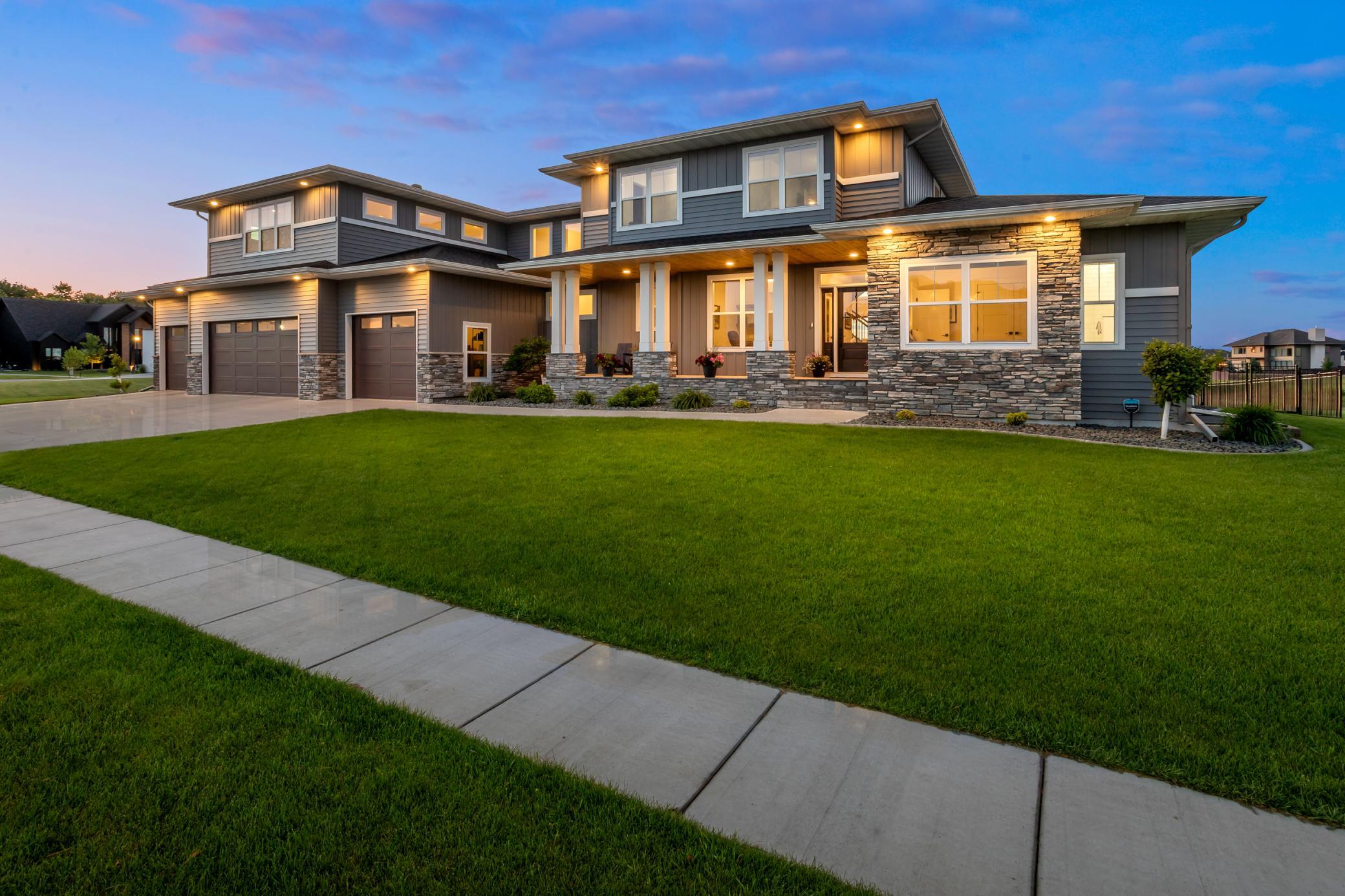 2021 single family home for sale at 2815 Rivers Bend Drive E in West Fargo, ND — 6 bed, 6 bath (photo 2 of 95)