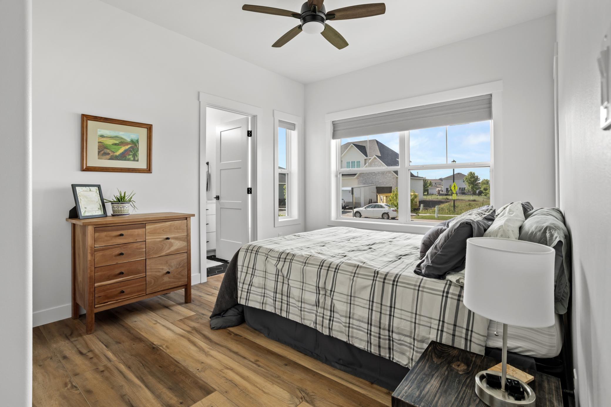 2021 single family home for sale at 2815 Rivers Bend Drive E in West Fargo, ND — 6 bed, 6 bath (photo 14 of 95)