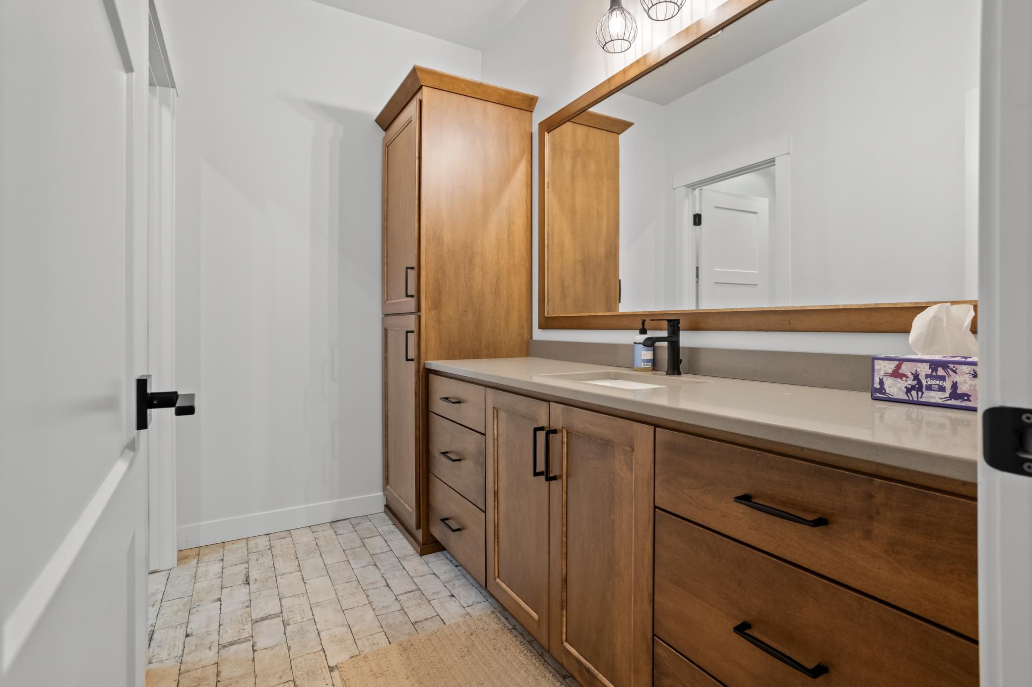 2021 single family home for sale at 2815 Rivers Bend Drive E in West Fargo, ND — 6 bed, 6 bath (photo 66 of 95)